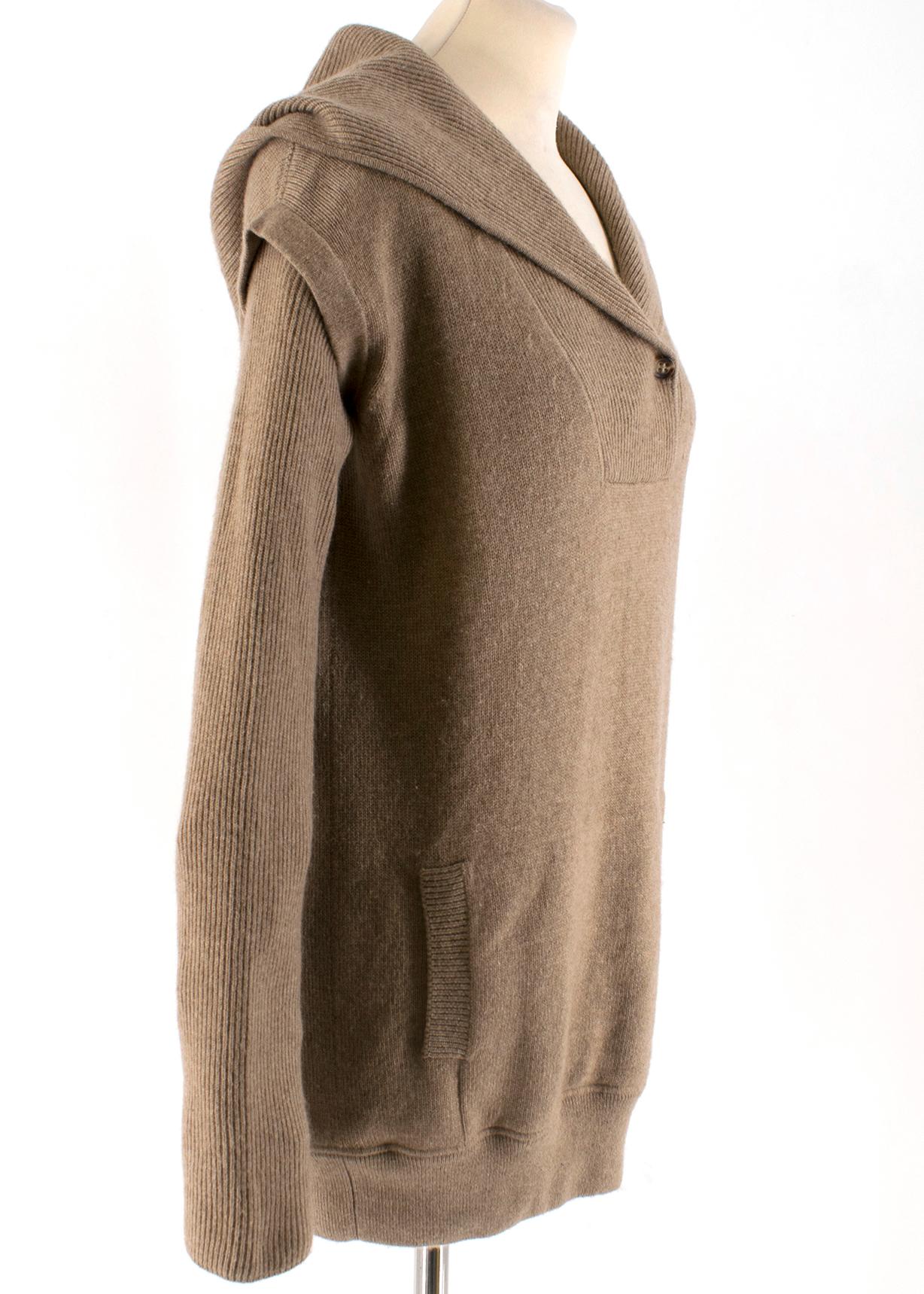 Super soft beige cashmere hoodie from Loro Piana. 

-  Made in Italy
- Silver Loro Piana logo
- Front pocket
- 100% Cashmere

Please note, these items are pre-owned and may show signs of being stored even when unworn and unused. This is reflected
