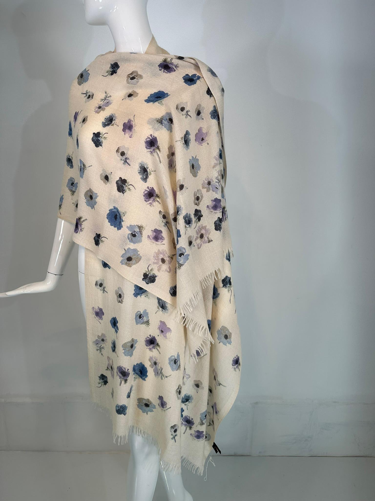 Loro Piana Cashmere & Silk Blue & Cream Floral Fringe Hem Shawl Stole 28 X 80 For Sale 5
