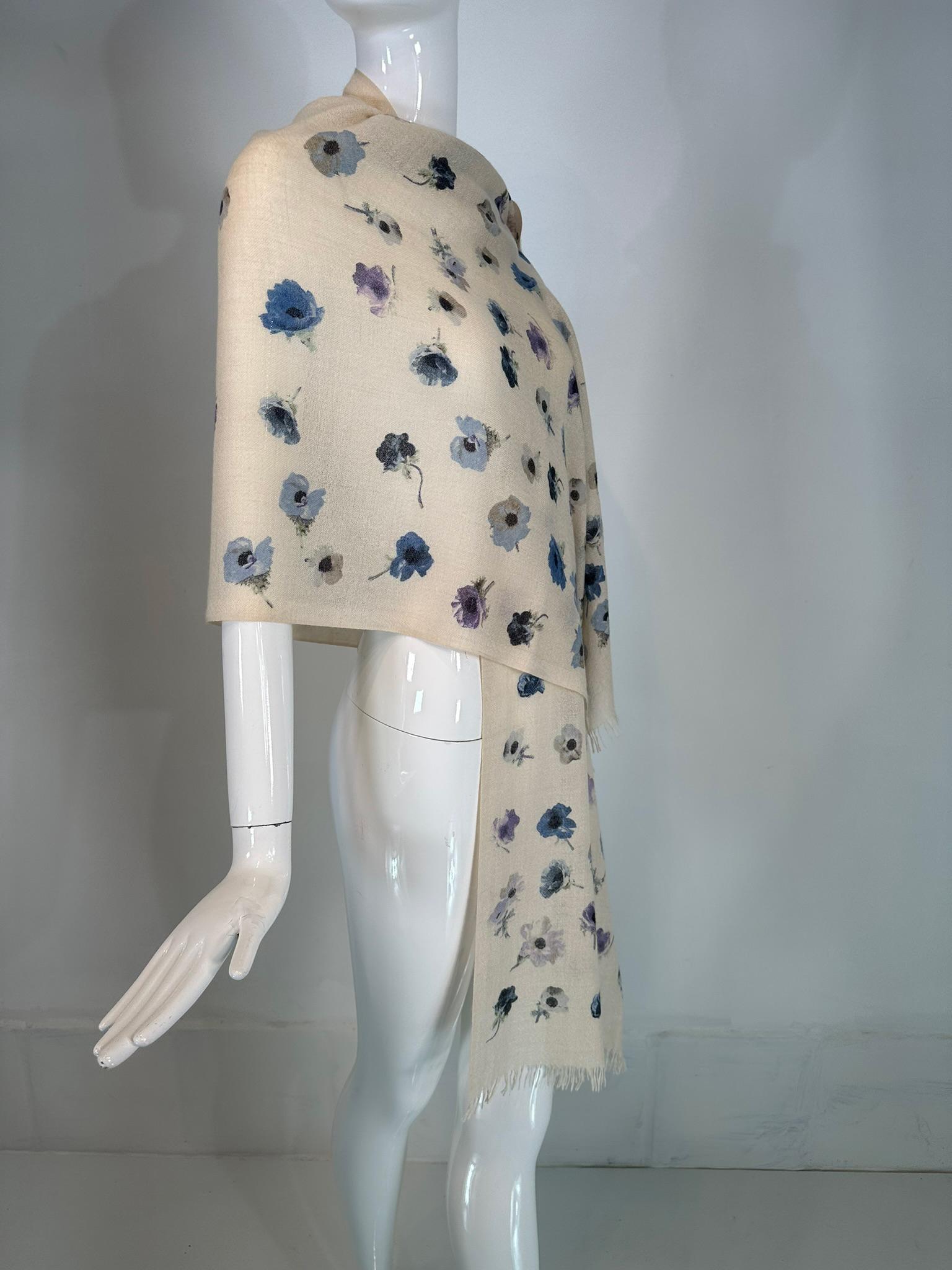 White Loro Piana Cashmere & Silk Blue & Cream Floral Fringe Hem Shawl Stole 28 X 80 For Sale