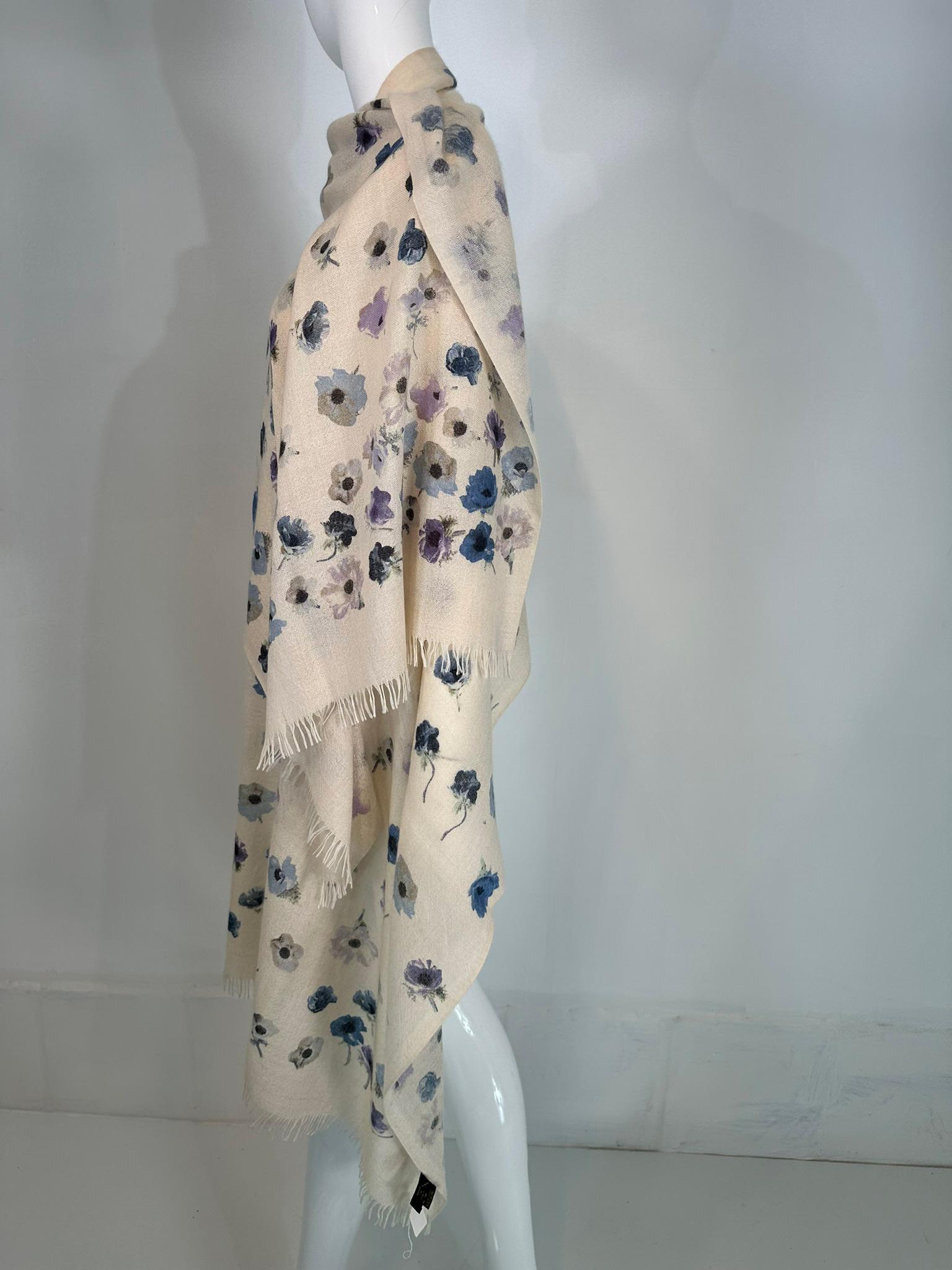 Loro Piana Cashmere & Silk Blue & Cream Floral Fringe Hem Shawl Stole 28 X 80 For Sale 3