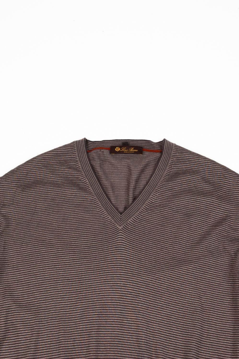 100% genuine Loro Piana Cashmere Silk Striped V-Neck Sweater, S183
Color: Sand/Grey
(An actual color may a bit vary due to individual computer screen interpretation)
Material: 70% cashmere, 30% silk
Tag size: 52, Large
This sweater is great quality