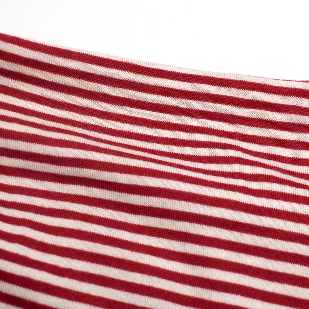 Loro Piana Scarf. Extremely soft material made from 100% Cashmere. 

Size 40 

Red and White Stripes 