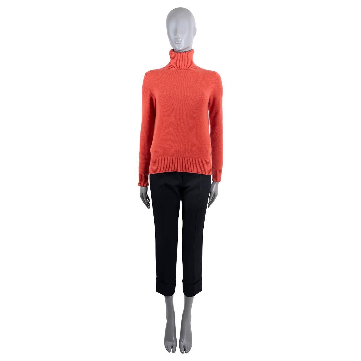 100% authentic Loro Piana Parksville turtleneck sweater in red baby cashmere (100%). Features metal logo detail at the waist, a split hem, rib knit neck, cuffs and hem. Has been worn and is in excellent condition.

Measurements
Tag
