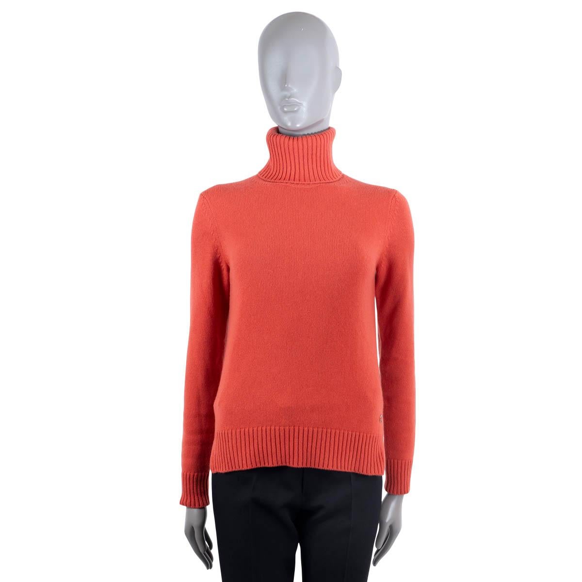 LORO PIANA coral red cashmere PARKSVILLE TURTLENECK Sweater 40 S In Excellent Condition For Sale In Zürich, CH