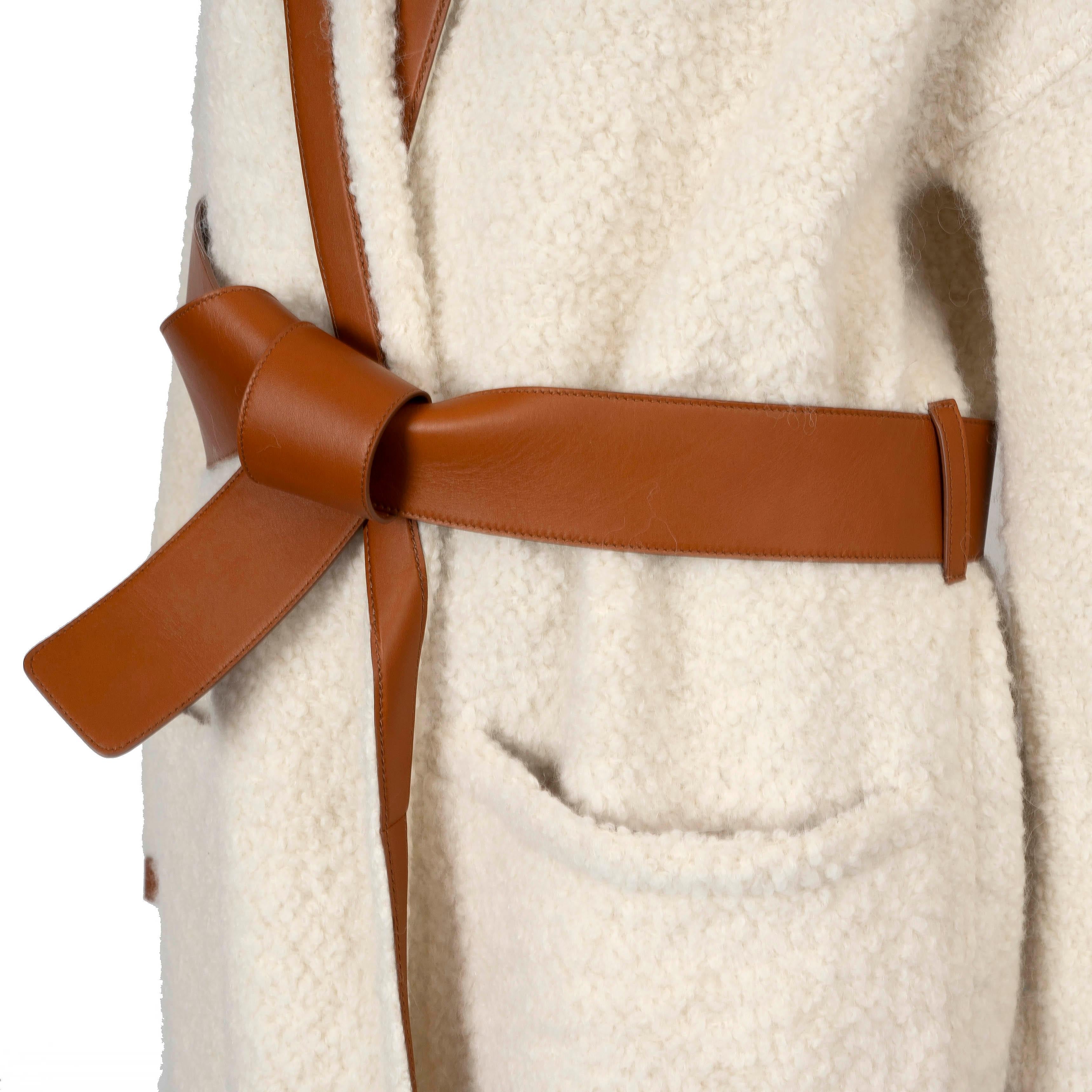 LORO PIANA cream alpaca 2023 ARBEL BELTED BOUCLE Coat Jacket 44 L In New Condition For Sale In Zürich, CH