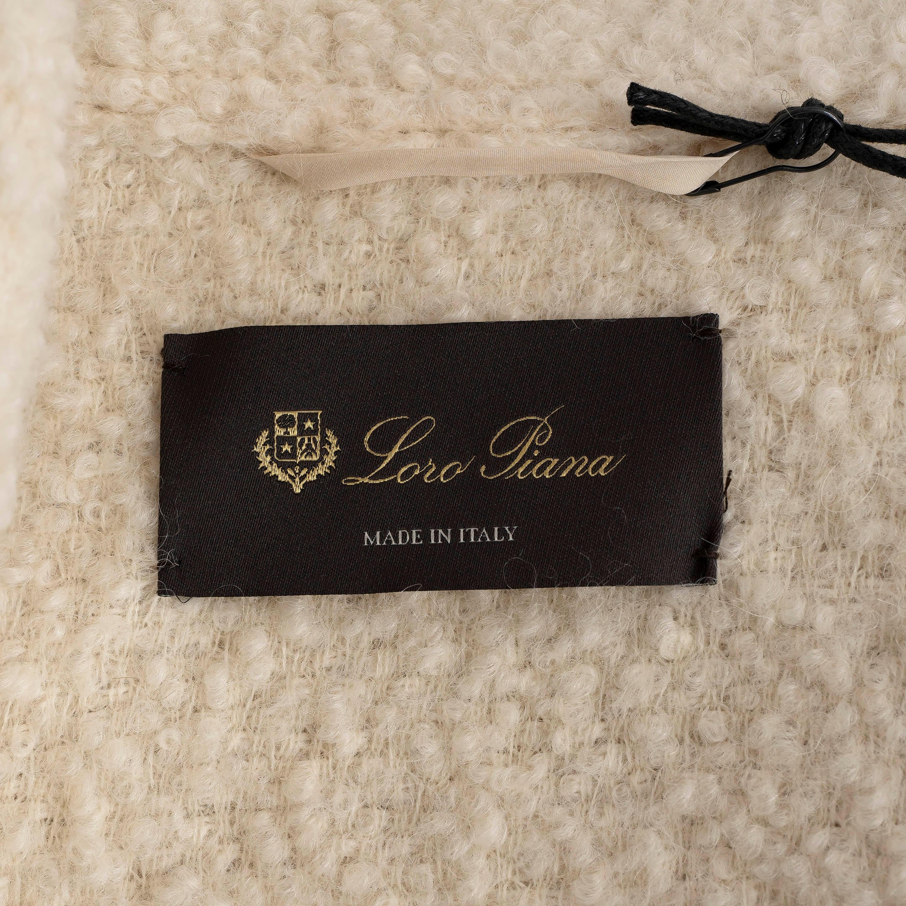 Women's LORO PIANA cream alpaca 2023 ARBEL BELTED BOUCLE Coat Jacket 44 L For Sale