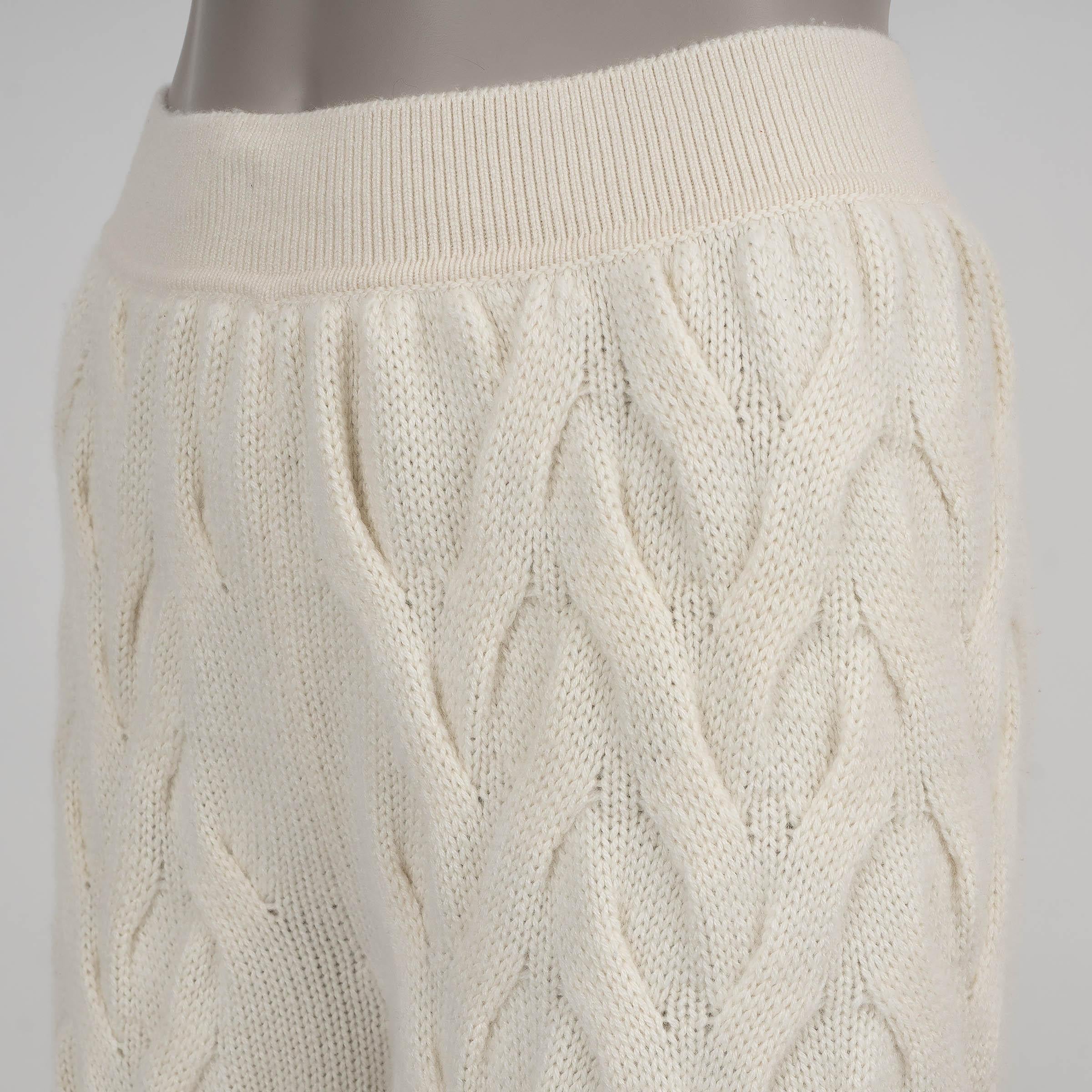 LORO PIANA cream cashmere 2024 CABLE KNIT TRACK Pants S In Excellent Condition For Sale In Zürich, CH