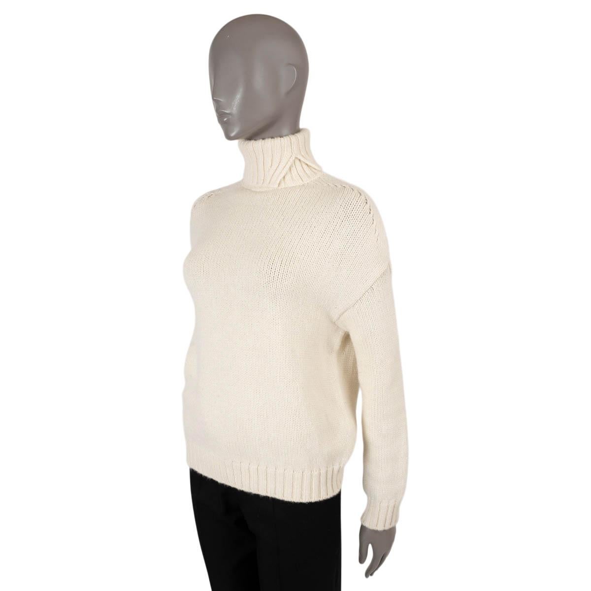 LORO PIANA cream cashmere OVERSIZED Turtleneck Sweater S In Excellent Condition For Sale In Zürich, CH
