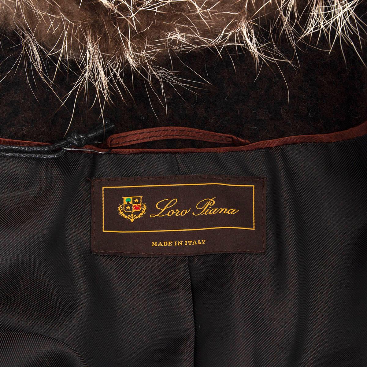 LORO PIANA dark brown & black alpaca FUR TRIM DOUBLE BREASTED Coat Jacket 40 S In Excellent Condition For Sale In Zürich, CH