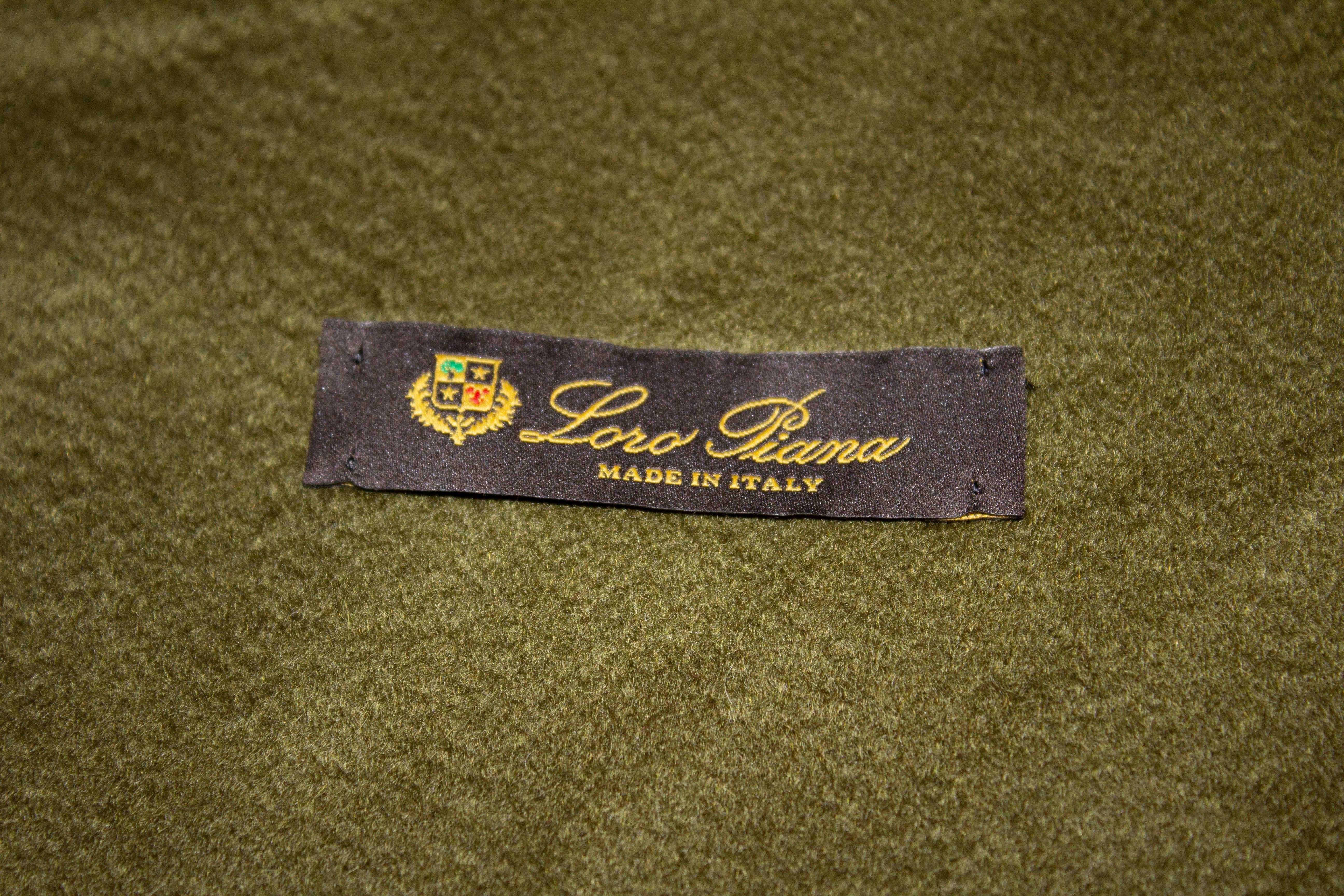 Loro Piana Dark Olive Green Cashmere Scarf In Good Condition For Sale In London, GB