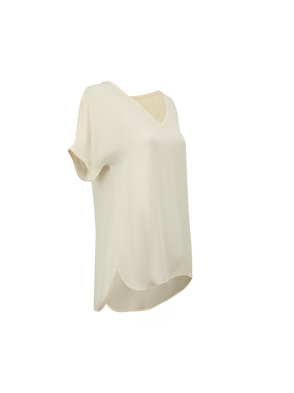 CONDITION is Good. General wear to top is evident. Moderate signs of wear to fabric with pilling at underarms and hem as well as small tear at bottom of left side seam on this used Loro Piana designer resale item.



Details


Ecru

Silk

Top

Short