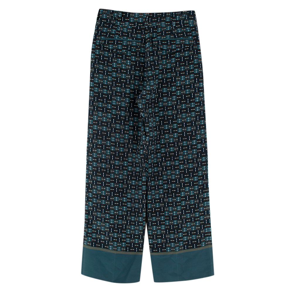 Loro Piana Emerald Patterned Silk Tailored Trousers

- Lightweight silk 
- Emerald green square print 
- High-waisted
- Tailored fit 
- Button and concealed zip fastening 
- Front and back side and welt pockets
- Belt loops 

Materials: 
100% Silk