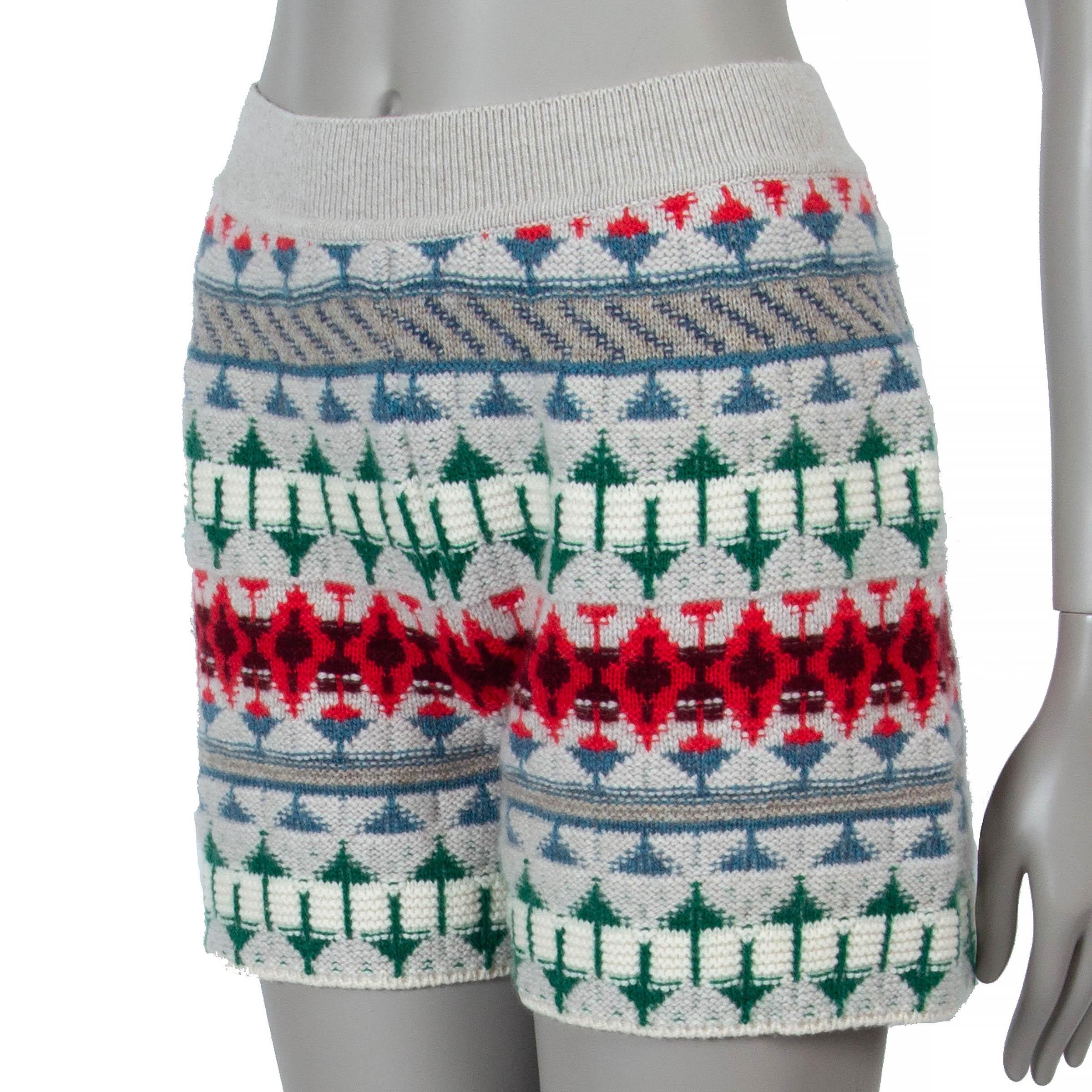 These 100% authentic Loro Piana Holiday Noel knit shorts in cream cashmere (100%) feature a festive Fair Isle jacquard in blue, red, and green. Designed with a slim fit and an elastic waistband, they combine luxurious comfort with seasonal charm.
