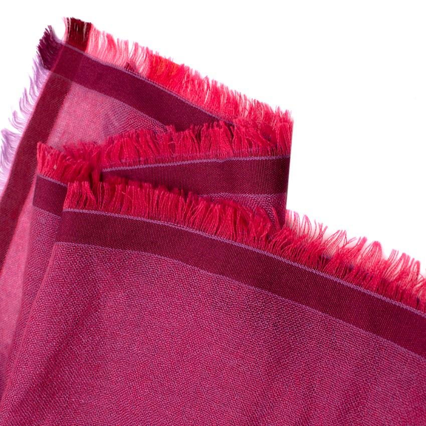 Loro Piana Fuchsia Cashmere & Silk blend shawl 150cm x 150cm

- Lightweight fabric
- Fuchsia Body with purple fringed trim

Materials:

- 70% Cashmere and 30% Silk

Made in Italy

Care instructions:
- Dry Clean Only

150cm x 150cm