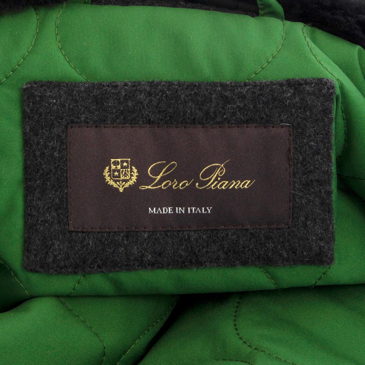 LORO PIANA gray cashmere FUR COLLAR STORM SYSTEM Coat Jacket 36 XXS In Excellent Condition For Sale In Zürich, CH