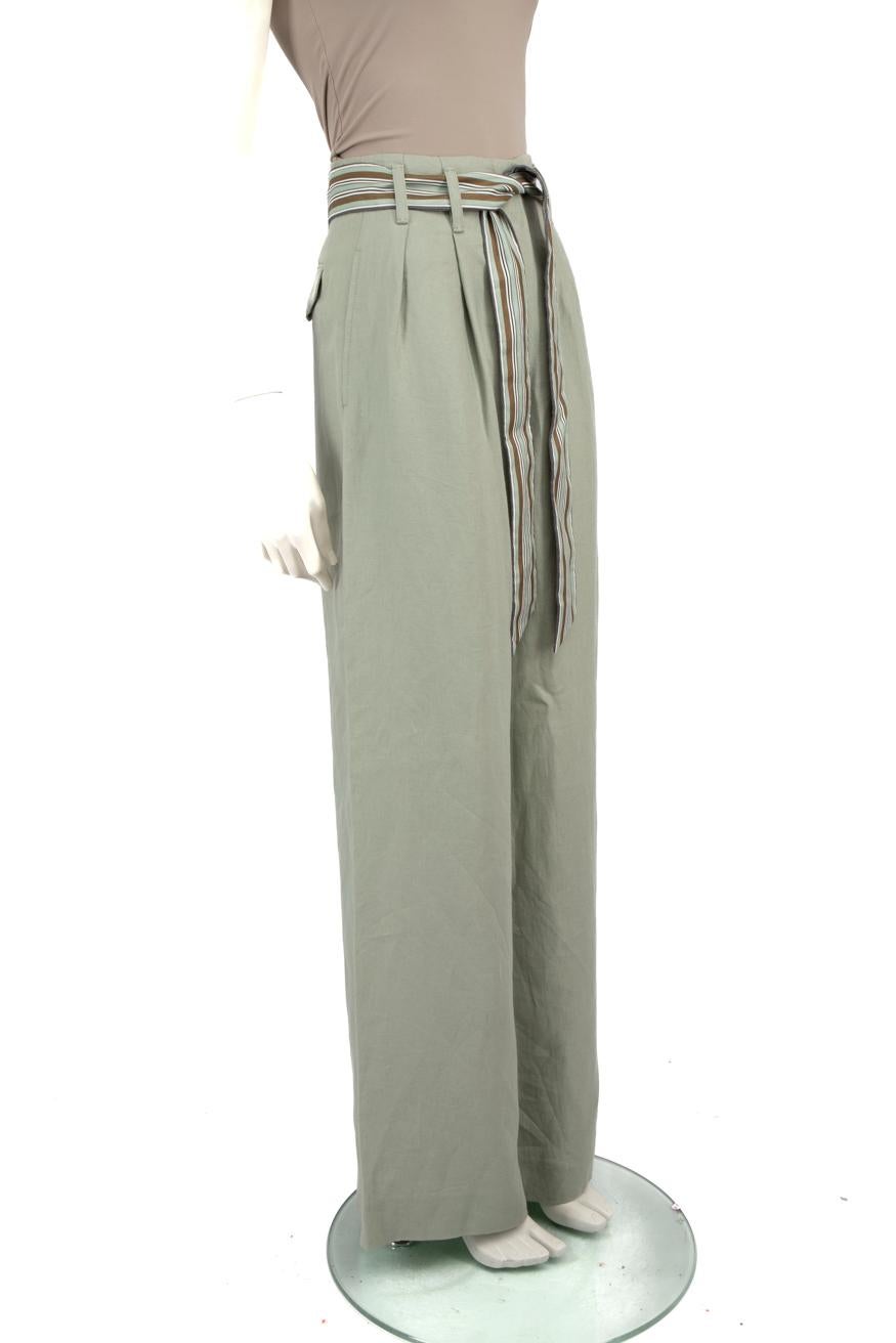CONDITION is Very good. Minimal wear to trousers is evident. Minimal plucks to the weave at the back on this used Loro Piana designer resale item.
 
 Details
 Green
 Linen
 Trousers
 Striped belt
 Wide leg
 High rise
 Belt loops
 Fly zip, hook and