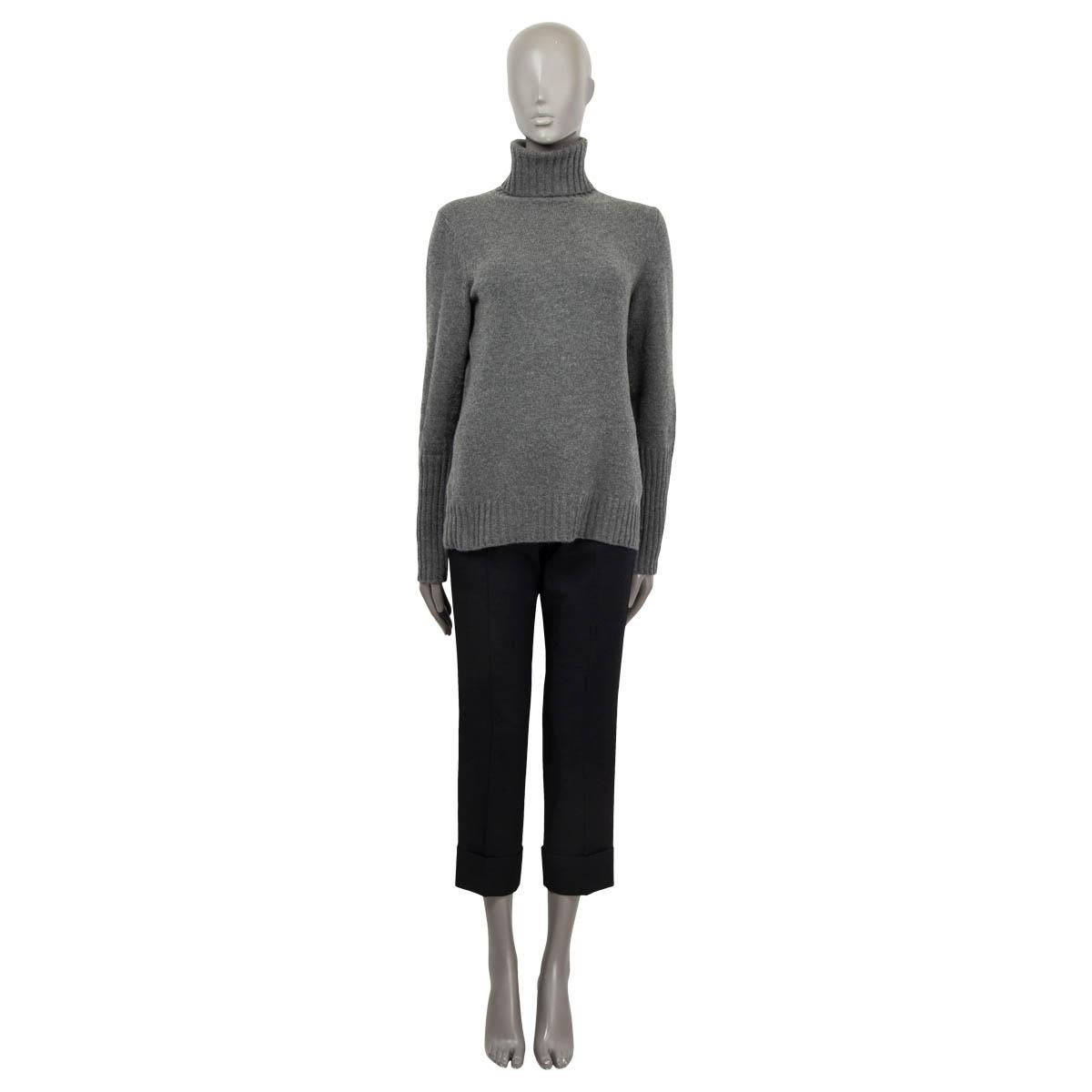 100% authentic Loro Piana turtleneck sweater in gray cashmere (100%). Has been worn and is in excellent condition.

Measurements
Tag Size	44
Size	L
Shoulder Width	43cm (16.8in)
Bust From	100cm (39in)
Waist From	100cm (39in)
Length	71cm (27.7in)
Side