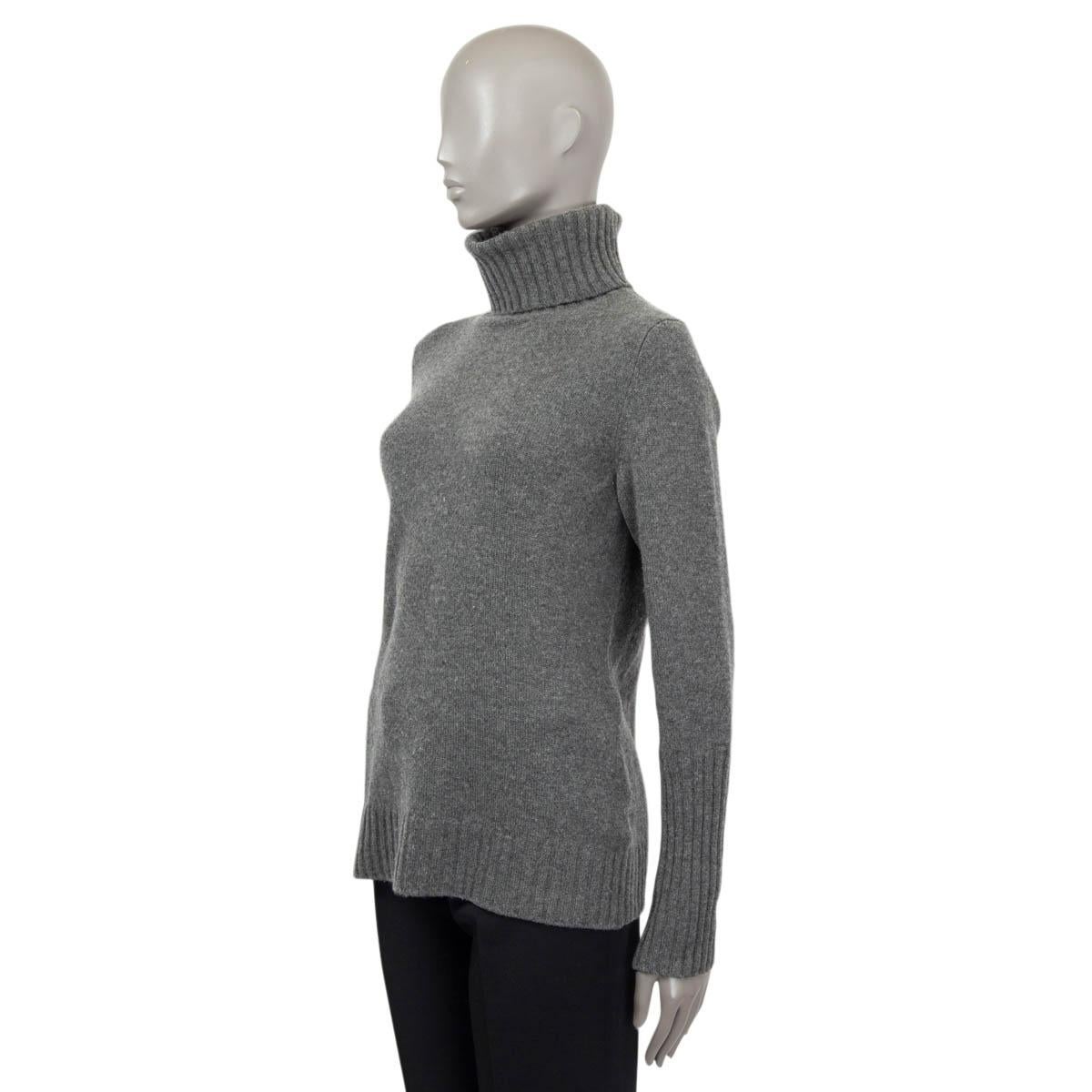 LORO PIANA grey cashmere TURTLENECK Sweater 44 L In Excellent Condition For Sale In Zürich, CH