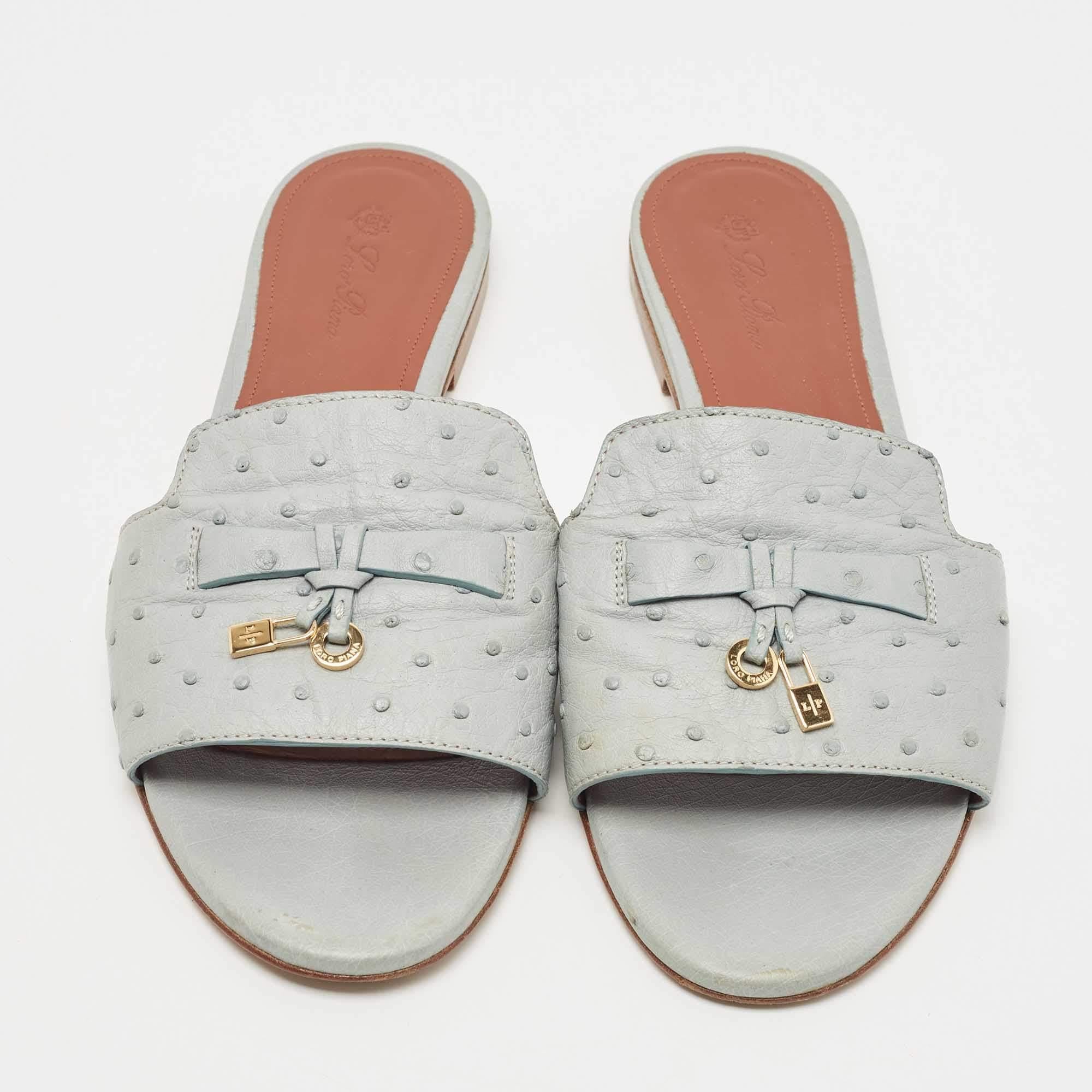 Enhance your casual looks with a touch of high style with these designer slides. Rendered in quality material with a lovely hue adorning its expanse, this pair is a must-have!

