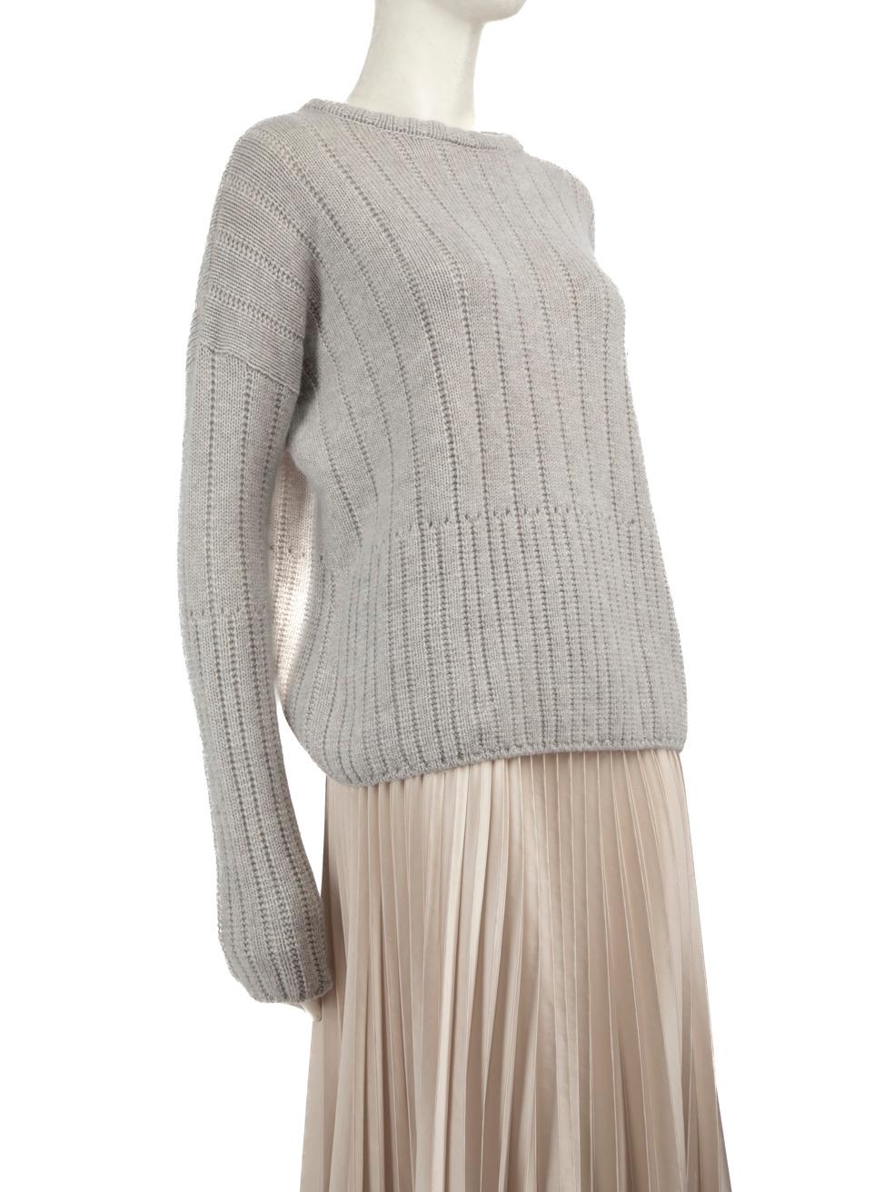 CONDITION is Very good. Hardly any visible wear to jumper is evident on this used Loro Piana designer resale item.
 
 Details
 Grey
 Cashmere
 Knit jumper
 Long sleeves
 Round neck
 
 
 Made in Italy
 
 Composition
 100% Cashmere
 
 Care