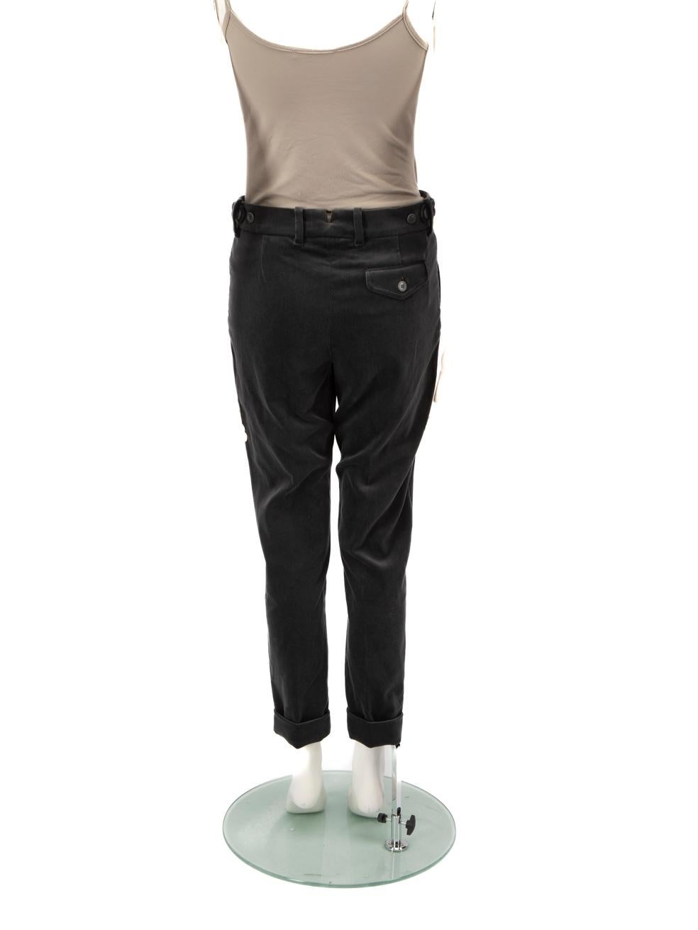 Loro Piana Graue spitz zulaufende Samthose Größe S (Schwarz) im Angebot
