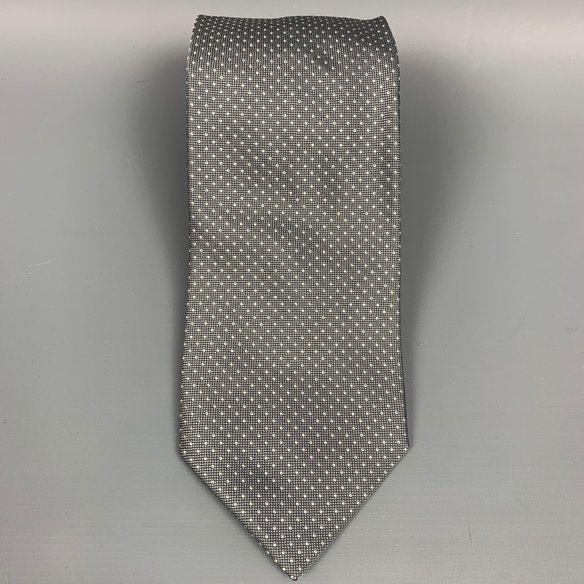 LORO PIANA neck tie comes in a gre & white dot print silk. Handmade in Italy.

Very Good Pre-Owned Condition.

Measurements:

Width: 3.5 in.