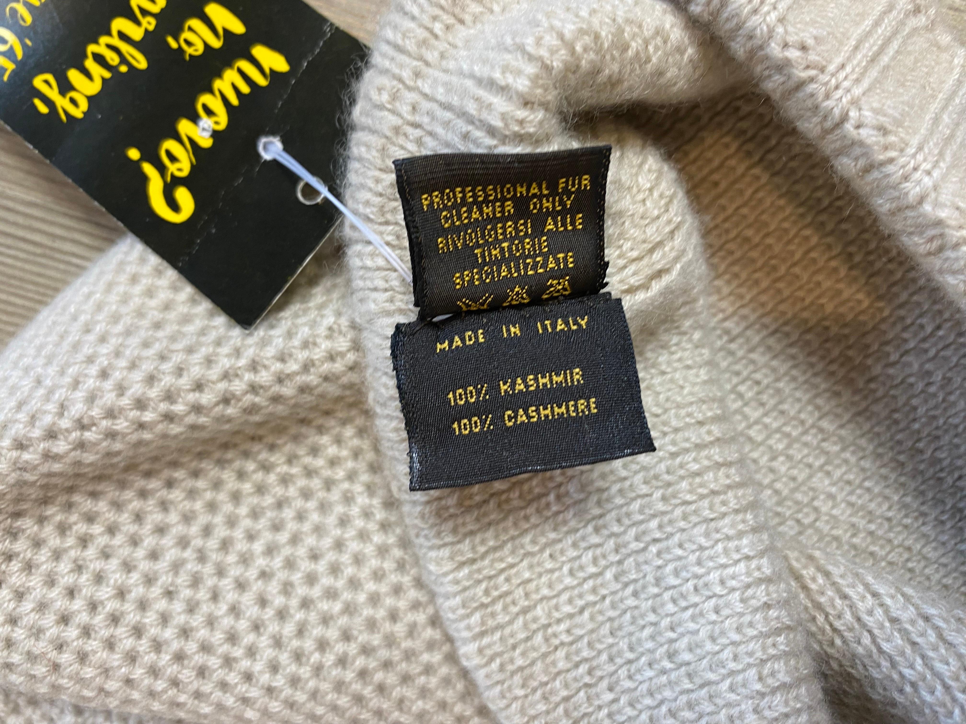 Loro Piana hat in beige cashmere In Excellent Condition For Sale In Carnate, IT