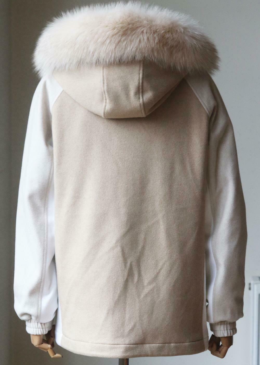 Loro Piana Kaschmirjacke mit Kapuze und Fuchspelzbesatz im Zustand „Hervorragend“ in London, GB