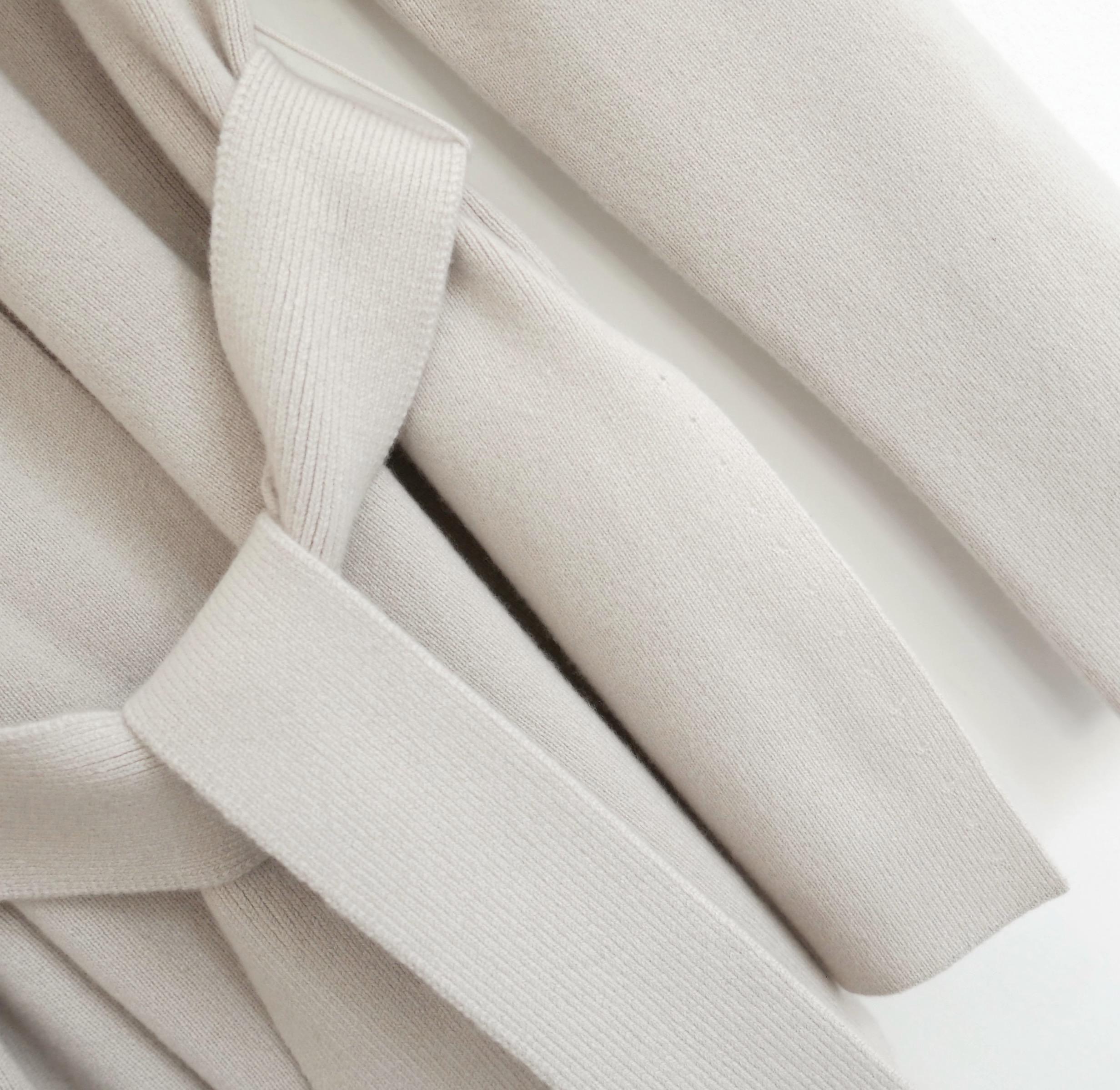 Luxe classic Loro Piana Introciato baby cashmere cardigan jacket. Bought for £2500 and new with tag/spare yarn. Made from smooth and soft greyish beige baby cashmere, it has beautiful kimono inspired cut with wide tie belt, slit side hems and