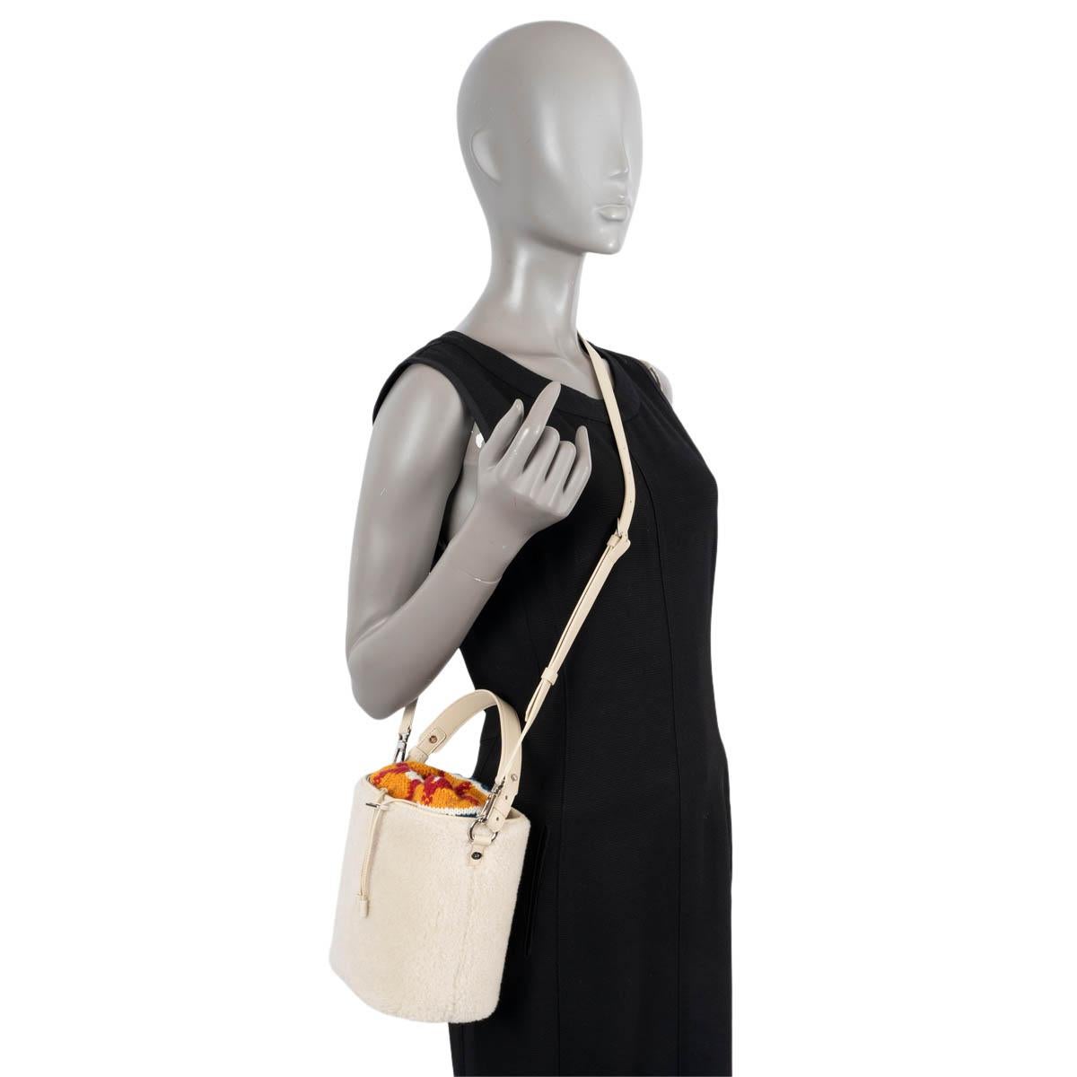 LORO PIANA ivory SHEARLING & KNIT ARTEMIS BUCKET Shoulder Bag For Sale 4