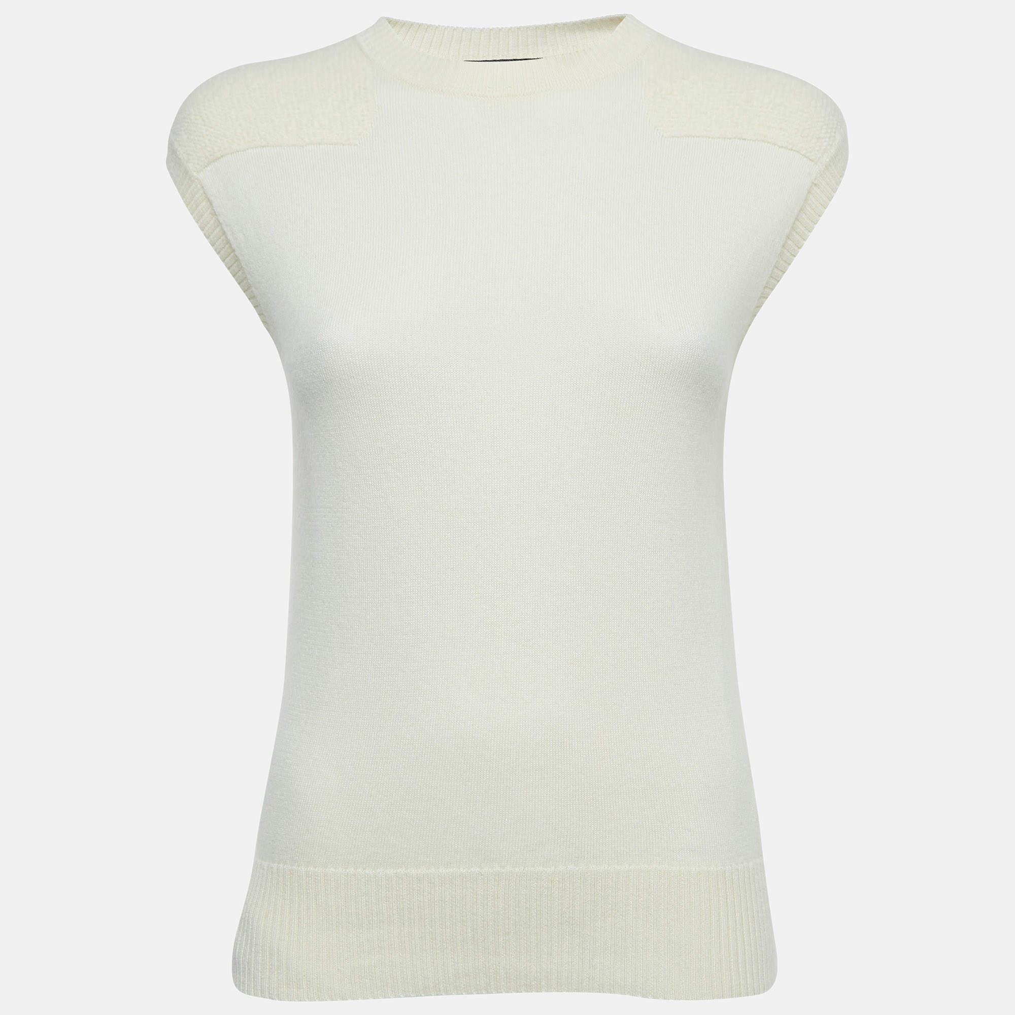 This Loro Piana vest for women will offer comfort on any cold day. Knit using cashmere, it comes in an ivory-white hue for a beautiful look.

