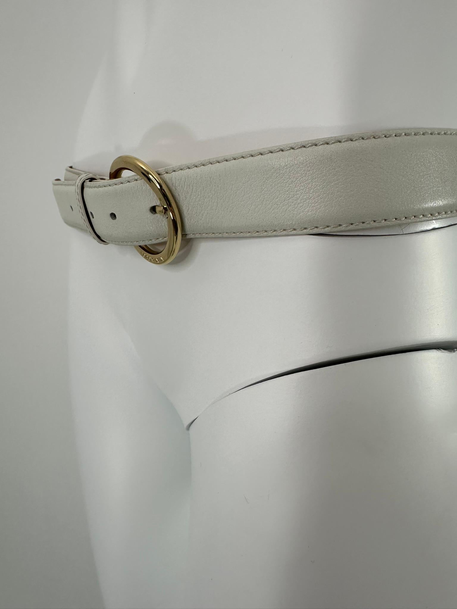 Loro Piana Cintura in pelle bianca avorio con fibbia rotonda con logo in oro 90/36 in vendita 8