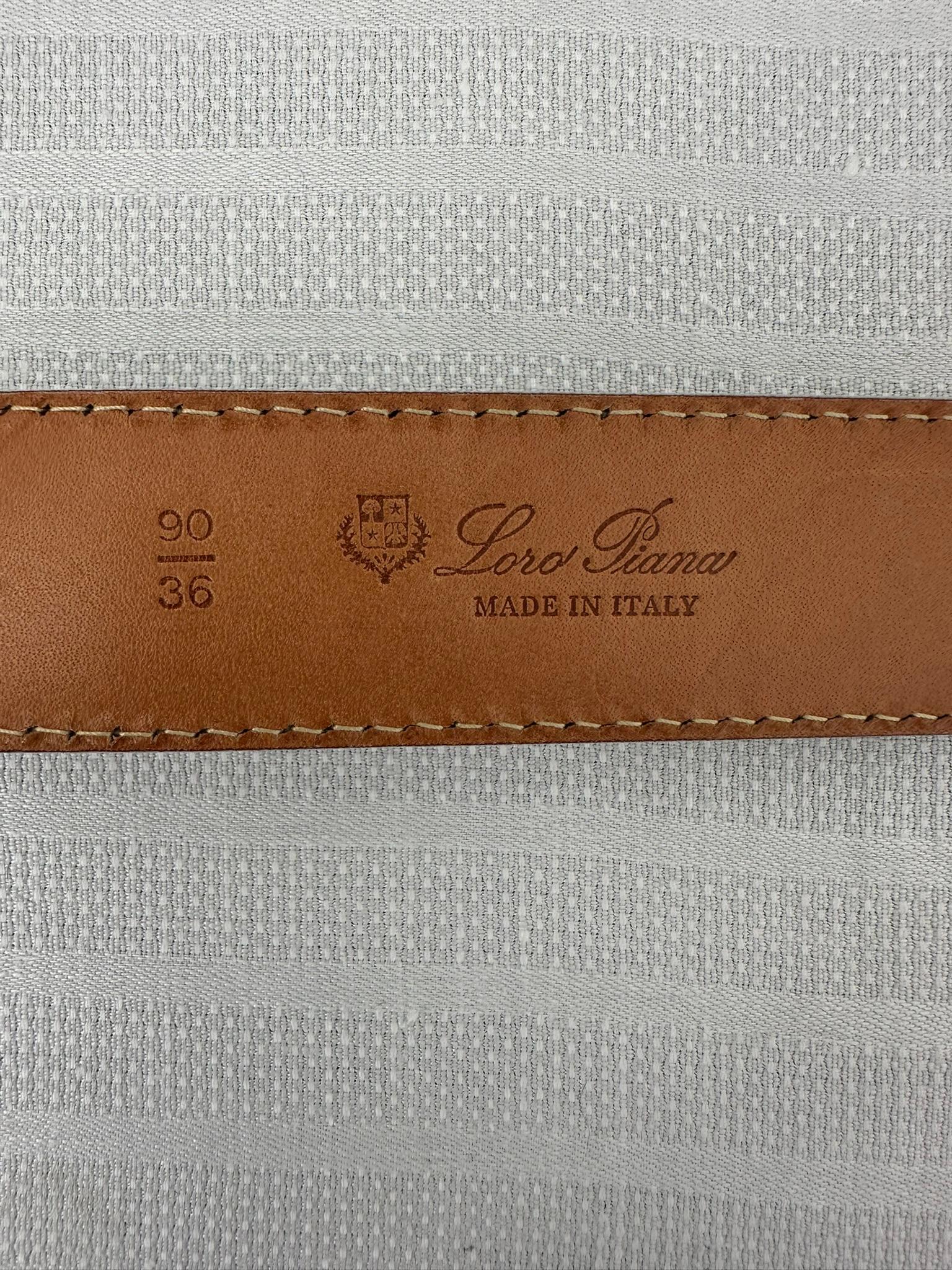 Loro Piana Cintura in pelle bianca avorio con fibbia rotonda con logo in oro 90/36 in vendita 9