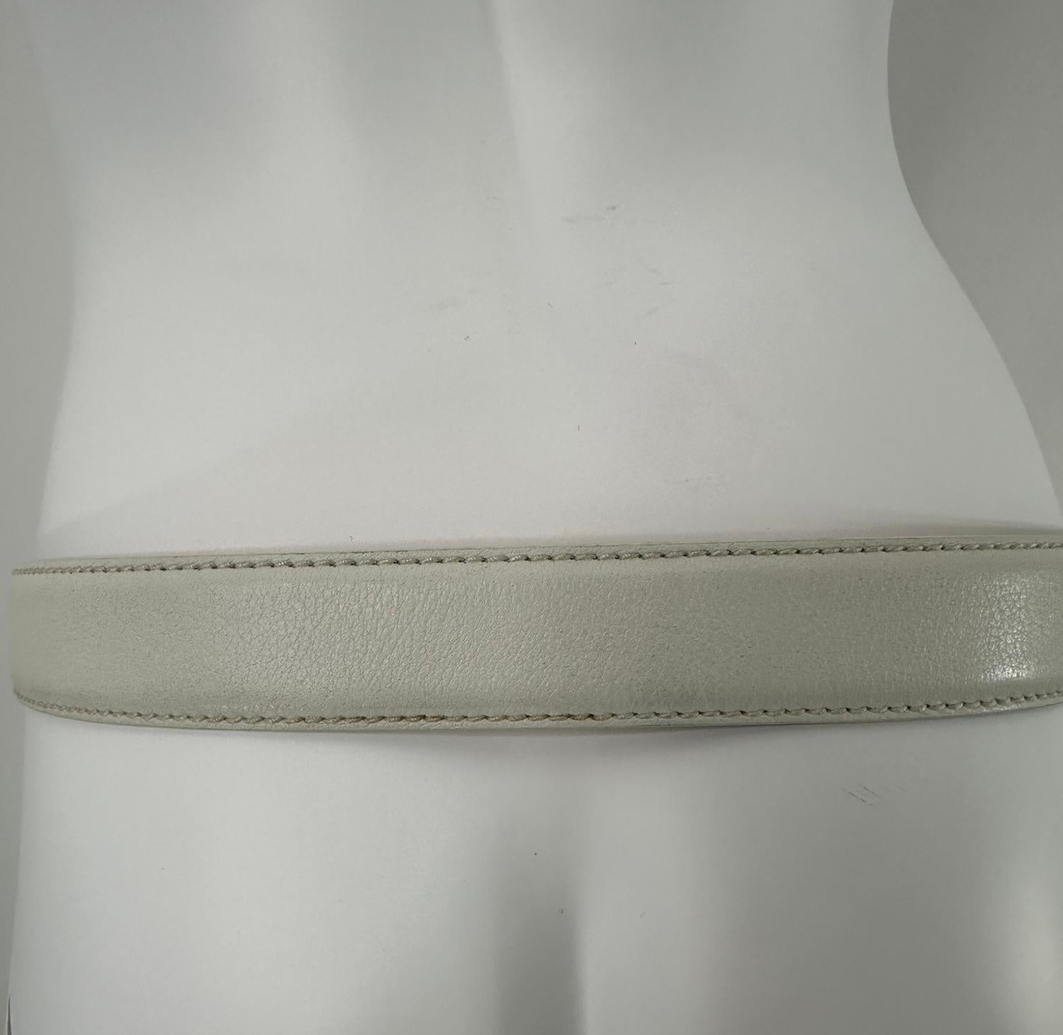 Loro Piana Cintura in pelle bianca avorio con fibbia rotonda con logo in oro 90/36 in vendita 4