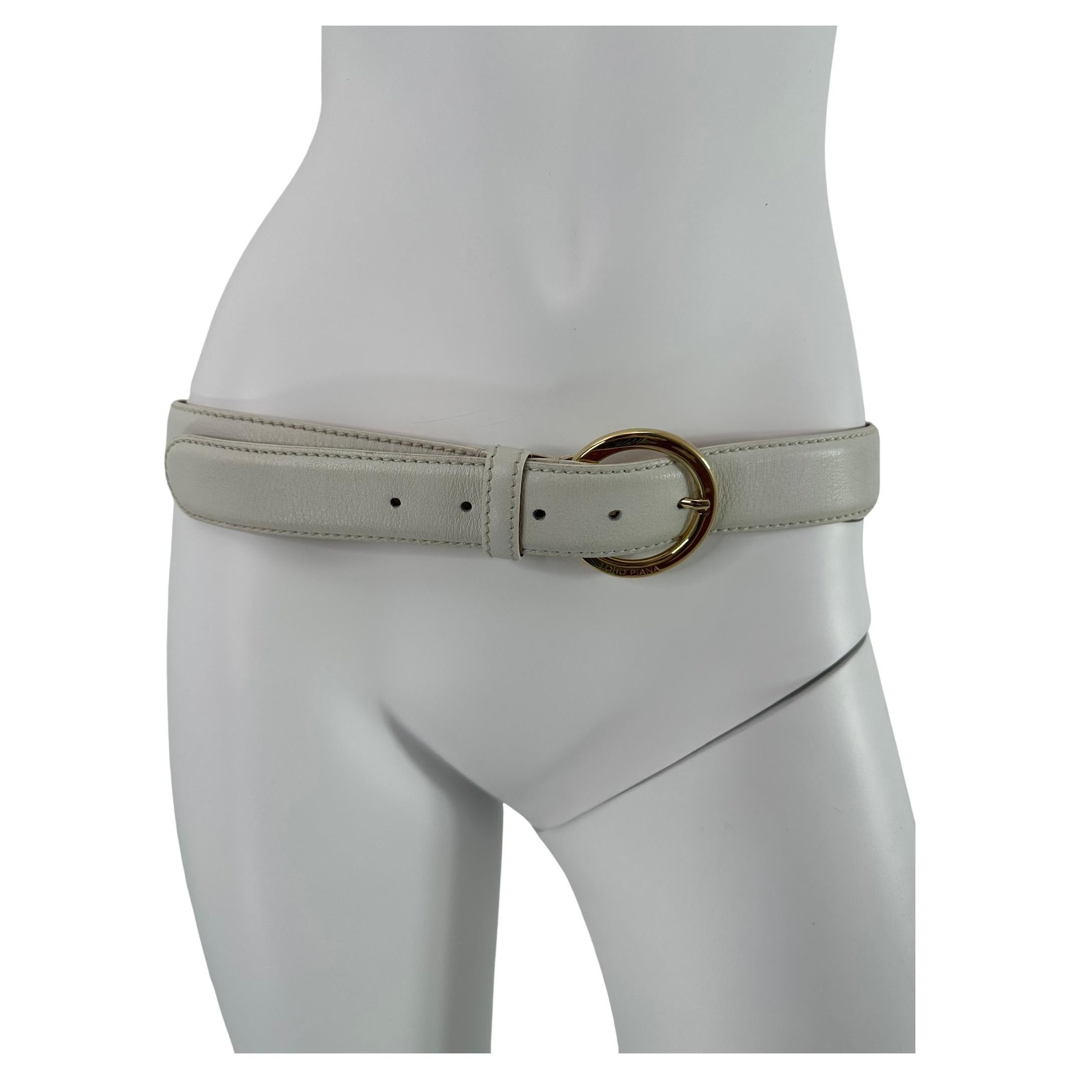 Loro Piana Cintura in pelle bianca avorio con fibbia rotonda con logo in oro 90/36 in vendita