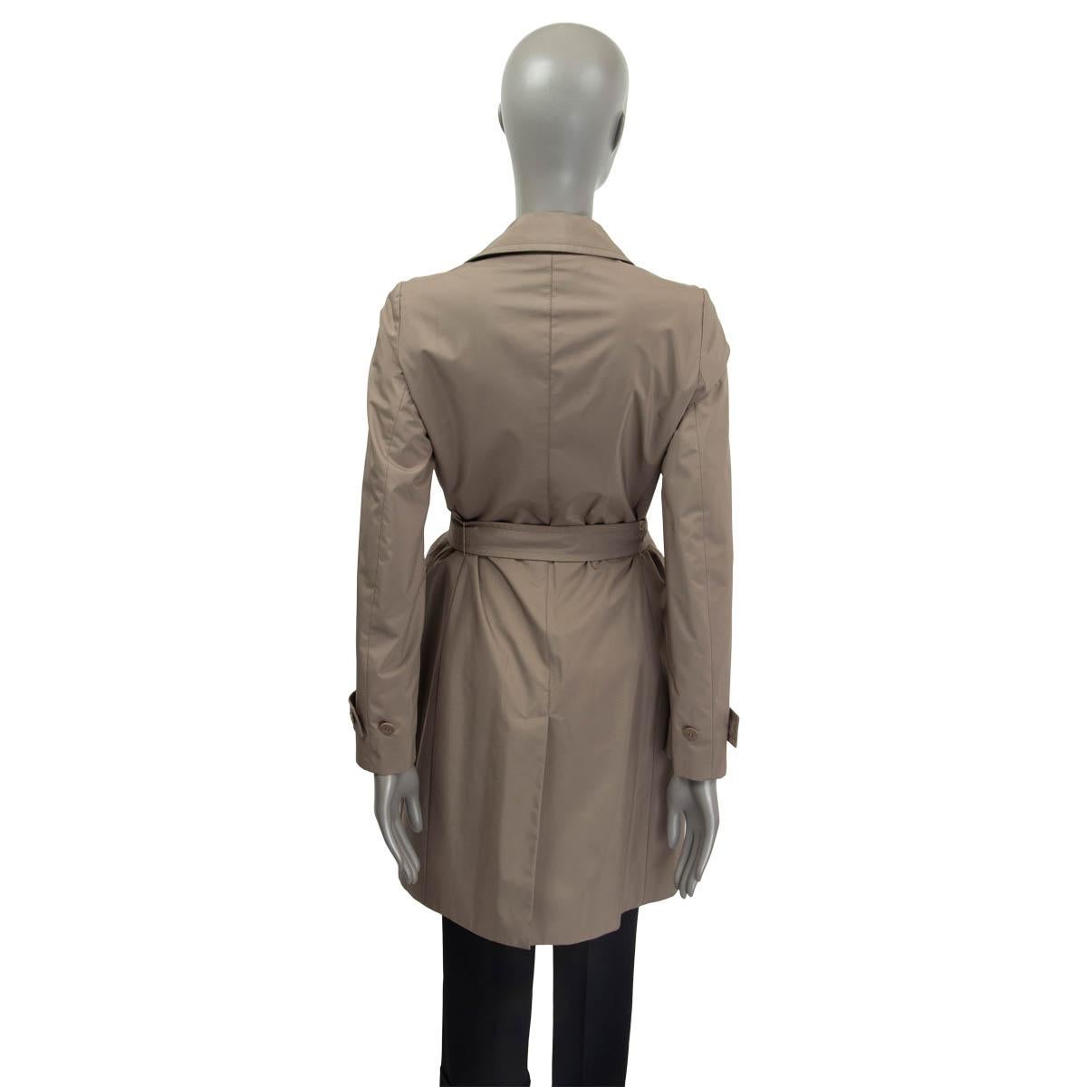 Manteau imperméable CASHMERE à lignes CASHMERE LORO PIANA en polyester kaki 40 S Pour femmes en vente