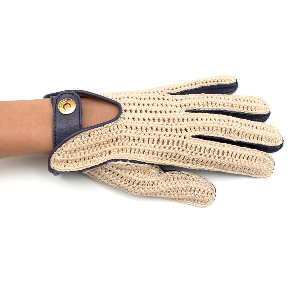 Loro Piana Blue Leather and Beige Crochet Gloves 

Soft, blue, leather and crochet stitch glove,
Open design along wrist, 
Gold-tone snap button closure


Please note, these items are pre-owned and may show some signs of storage, even when unworn