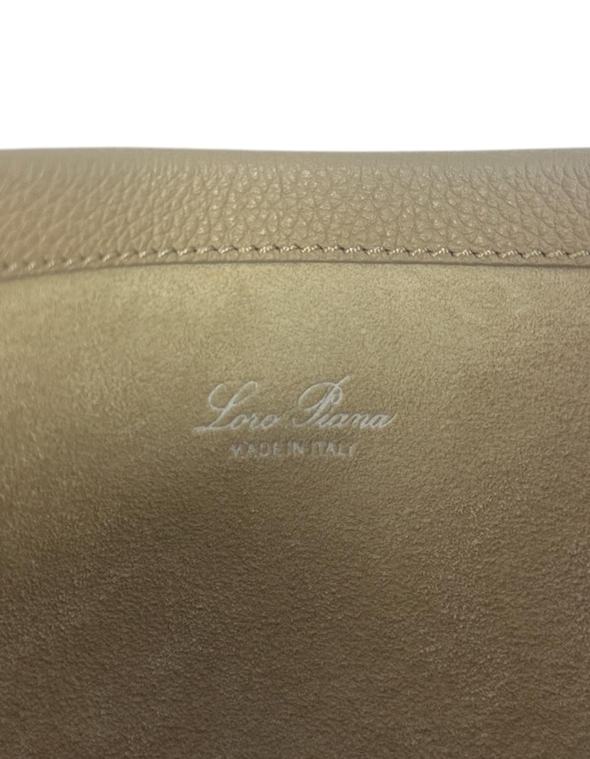Loro Piana Lentisco claro Piel de becerro granulada Bala grande Hobo con correa 6