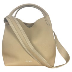 Loro Piana Light Mastic Grained Kalbsleder Große Bale Hobo mit Riemen