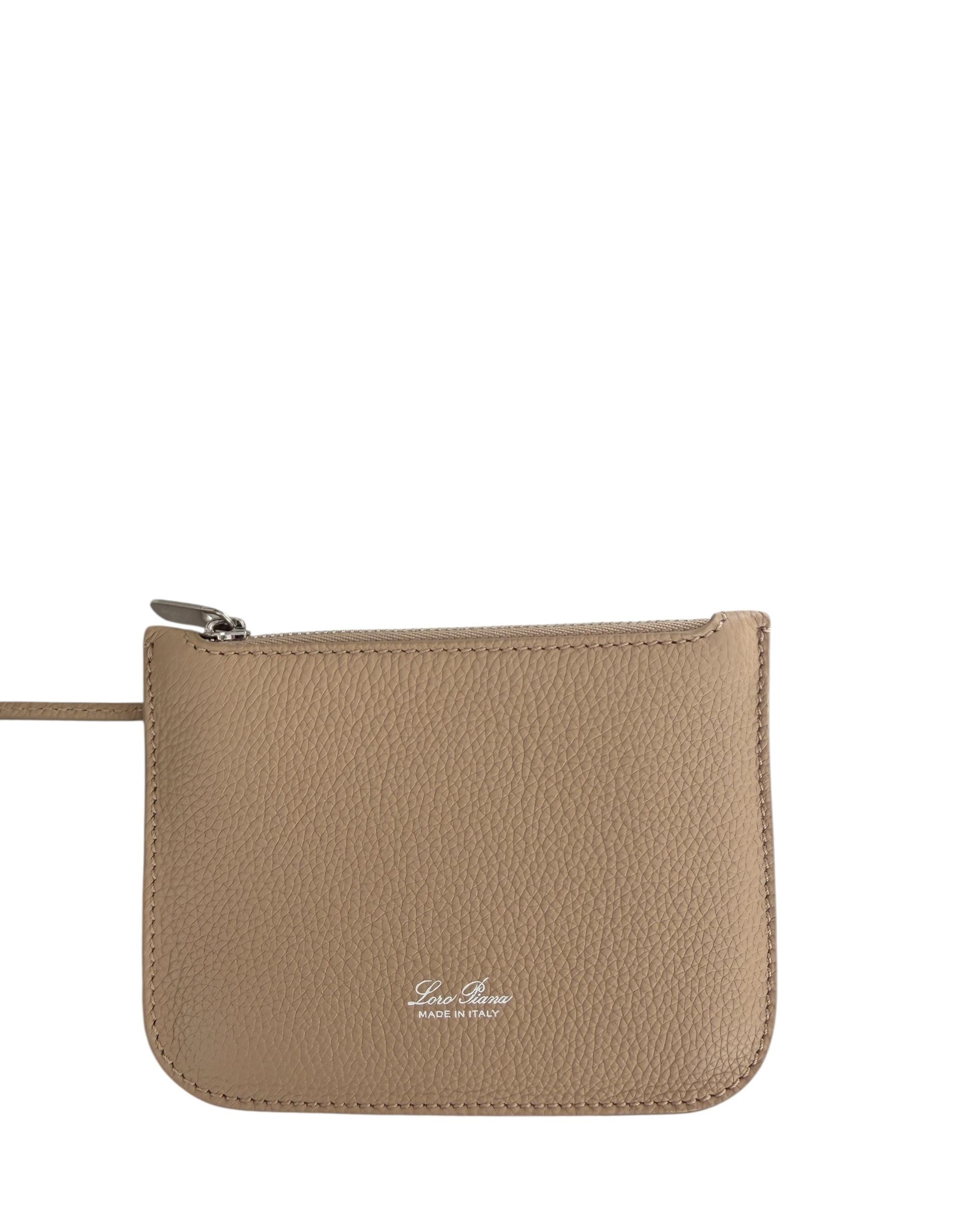 Loro Piana in pelle di mastice chiaro Borsa Hobo piccola con tracolla In condizioni ottime in vendita a New York, NY