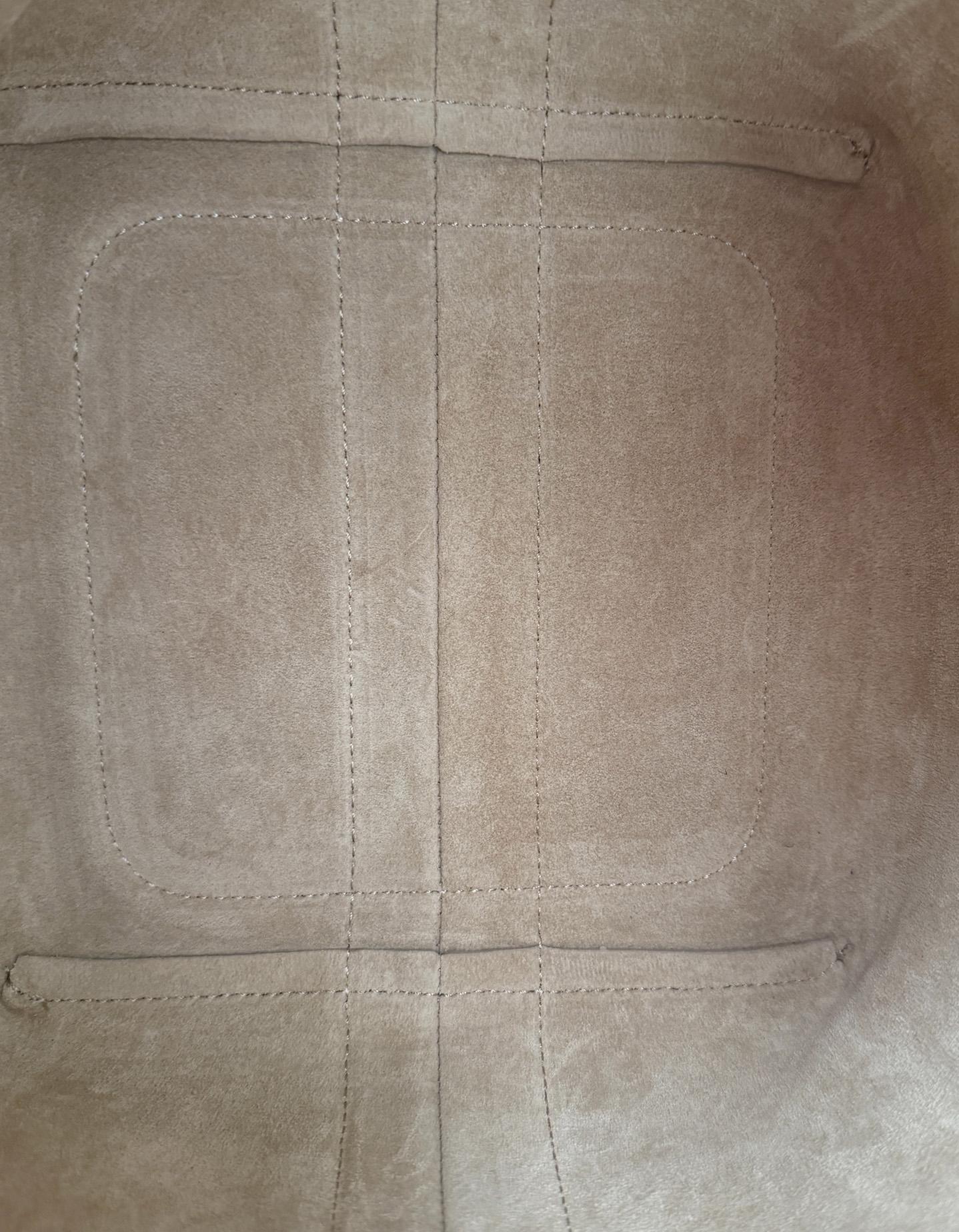 Loro Piana in pelle di mastice chiaro Borsa Hobo piccola con tracolla in vendita 3