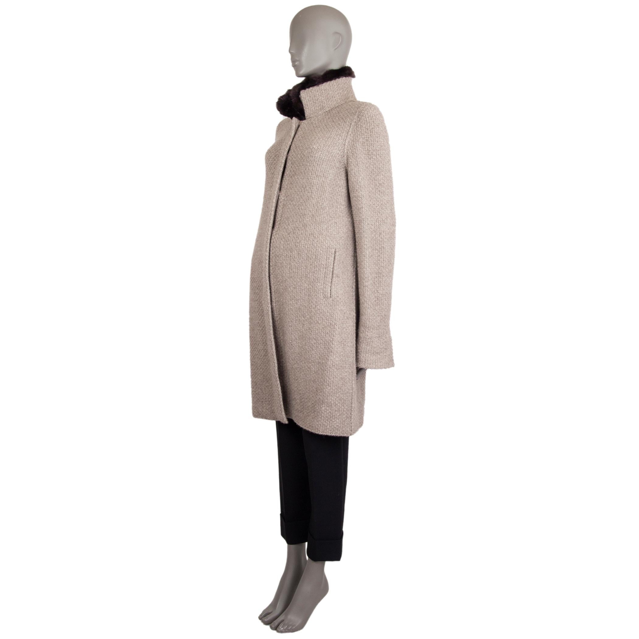100% authentic Loro Piana boucle-knit coat in light taupe cashmere (100%). With removable collar in dark brown chinchilla, two pockets on the sides, and slit cuffs. Closes with concealed snaps on the front. Unlined. Has been worn and is in excellent