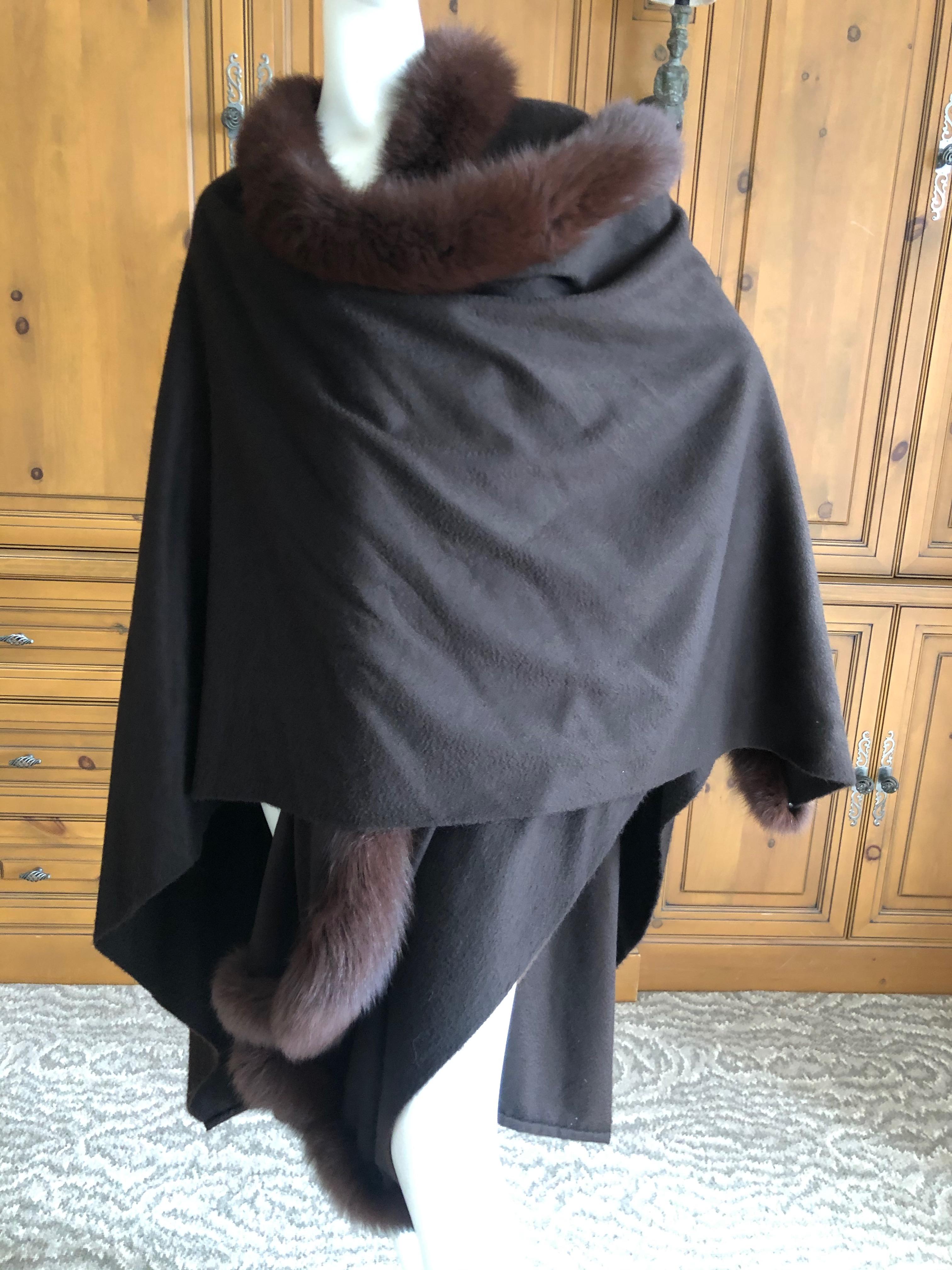 Loro Piana Luxurious Brown Pure Cashmere Wrap with Fox Fur Trim In Excellent Condition For Sale In Cloverdale, CA