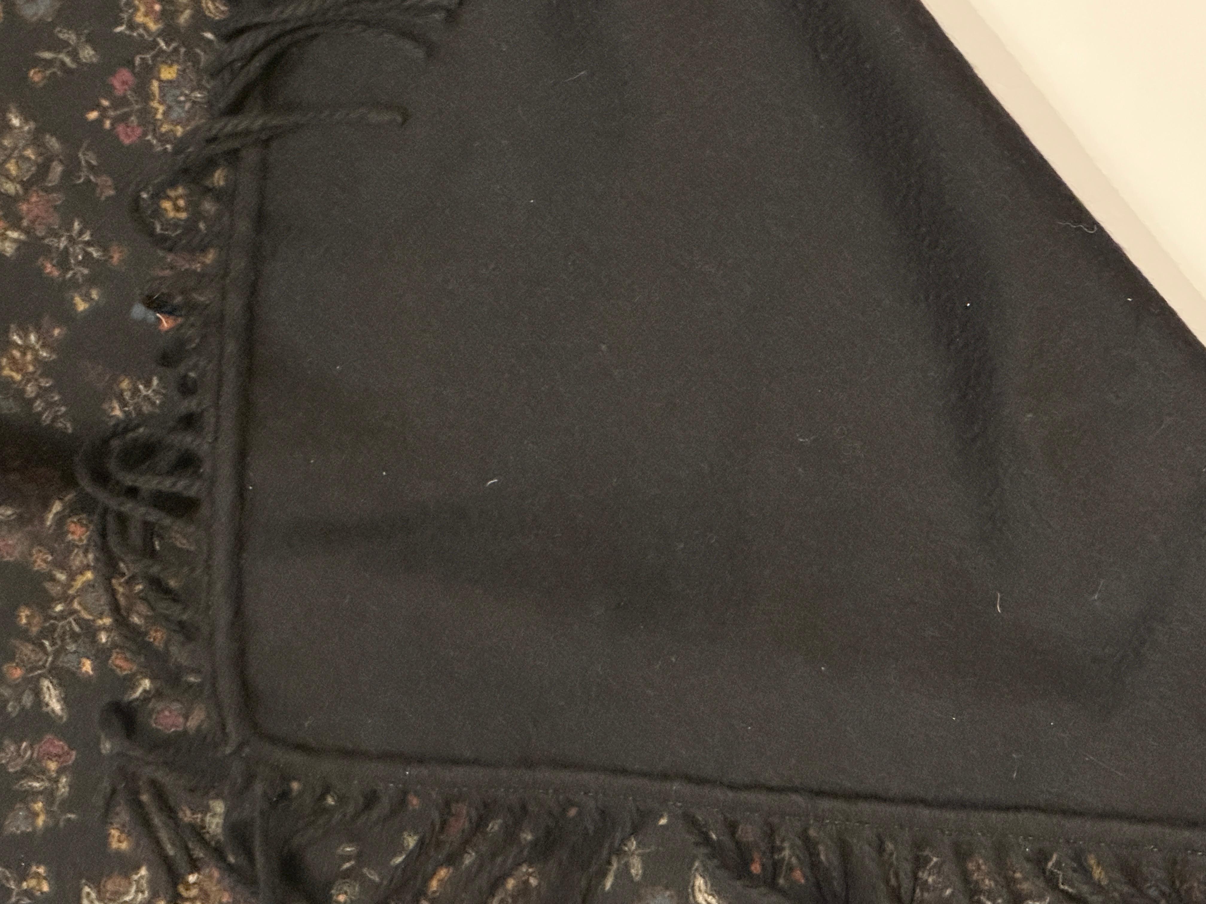 Loro Piana Châle à franges en cachemire 2 plis, magnifiquement énorme et luxueux en vente 15