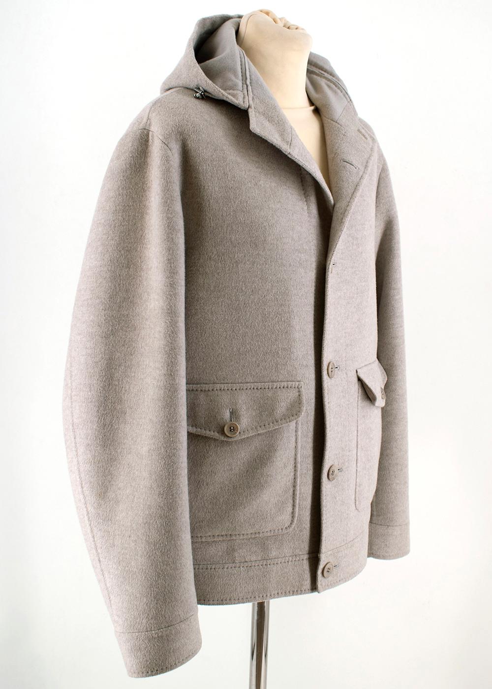 Loro Piana Mens Grey Cashmere Jacket XXL

- Baby cashmere is very warm and soft perfect for winter and colder temperatures.

- Inner lining is grey suede 

- Sleeve lining is a striped silk blend with coloured stripes

- Burgundy silk lining trim

-