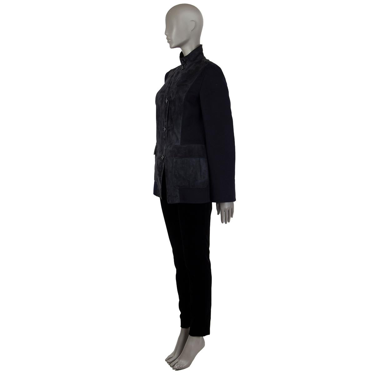 Loro Piana band-collar jacket in midnight blue kidskin (100%) and cahsmere (100%). With two flap pockets on the sides, flap on the back, and slit at the sleeves. Closes with concealed two-way zipper and brand buttons in midnight blue plastic on the