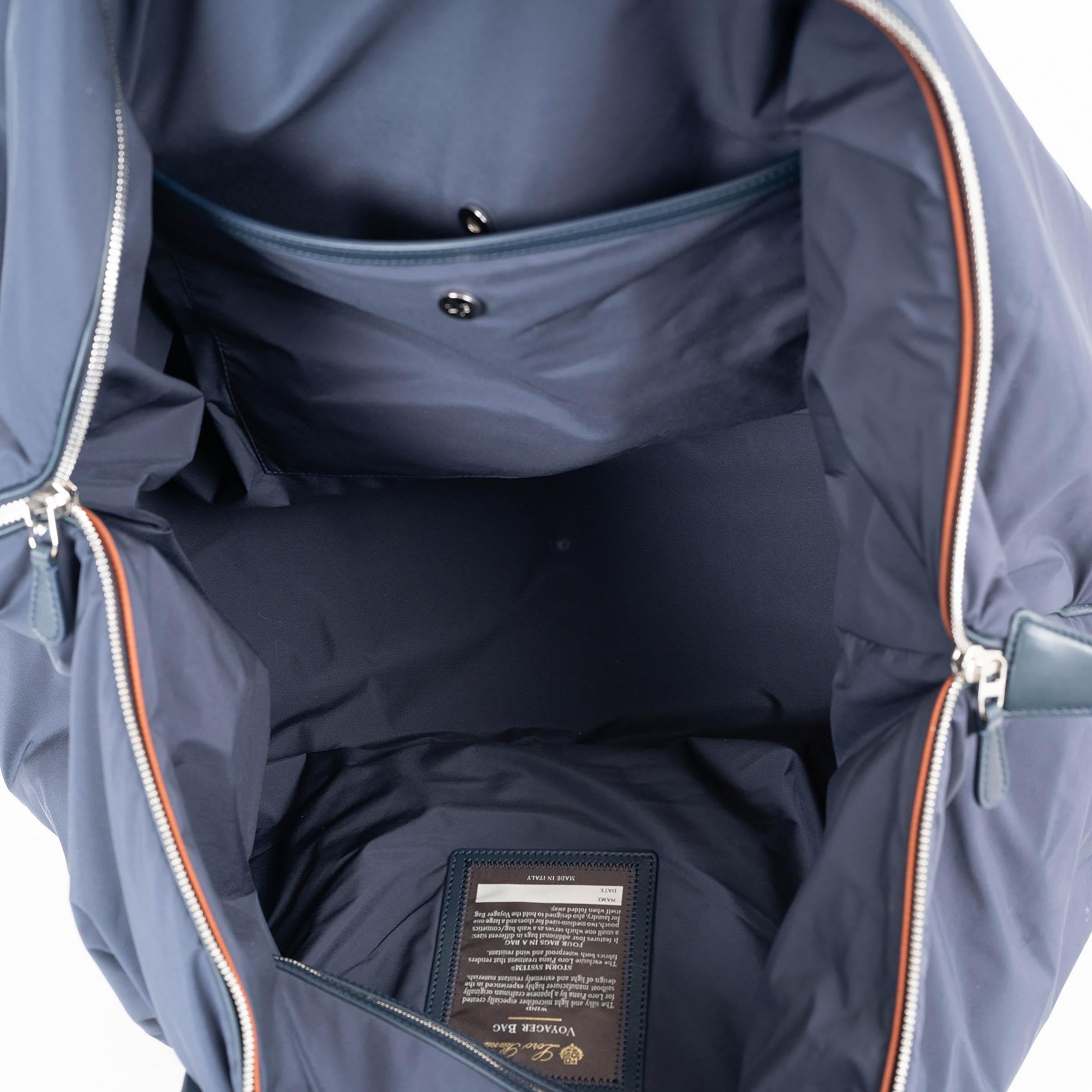 LORO PIANA marineblaue VOYAGER DUFFLE GRANDE Reisetasche aus Nylon für Damen oder Herren im Angebot