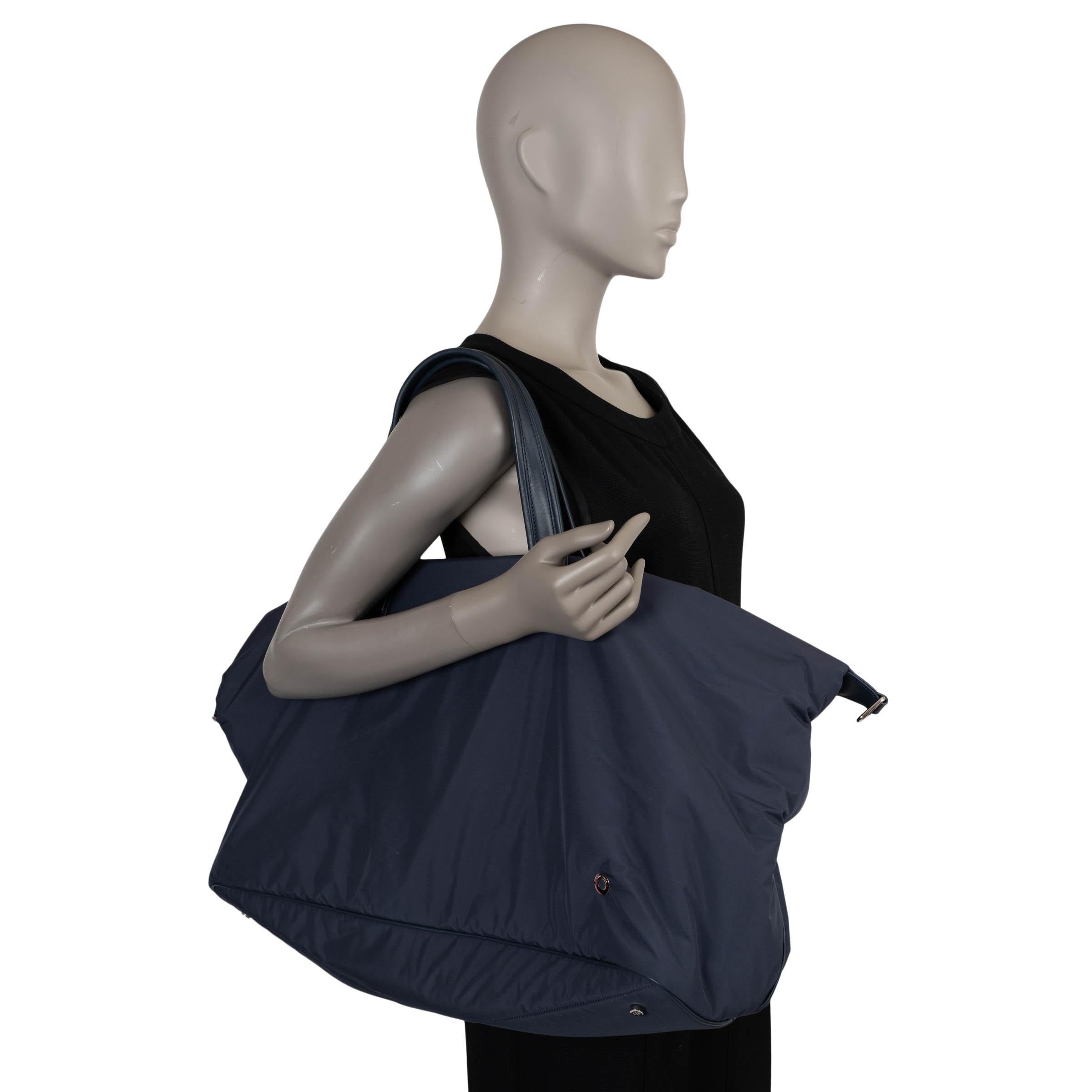 LORO PIANA marineblaue VOYAGER DUFFLE GRANDE Reisetasche aus Nylon im Angebot 3