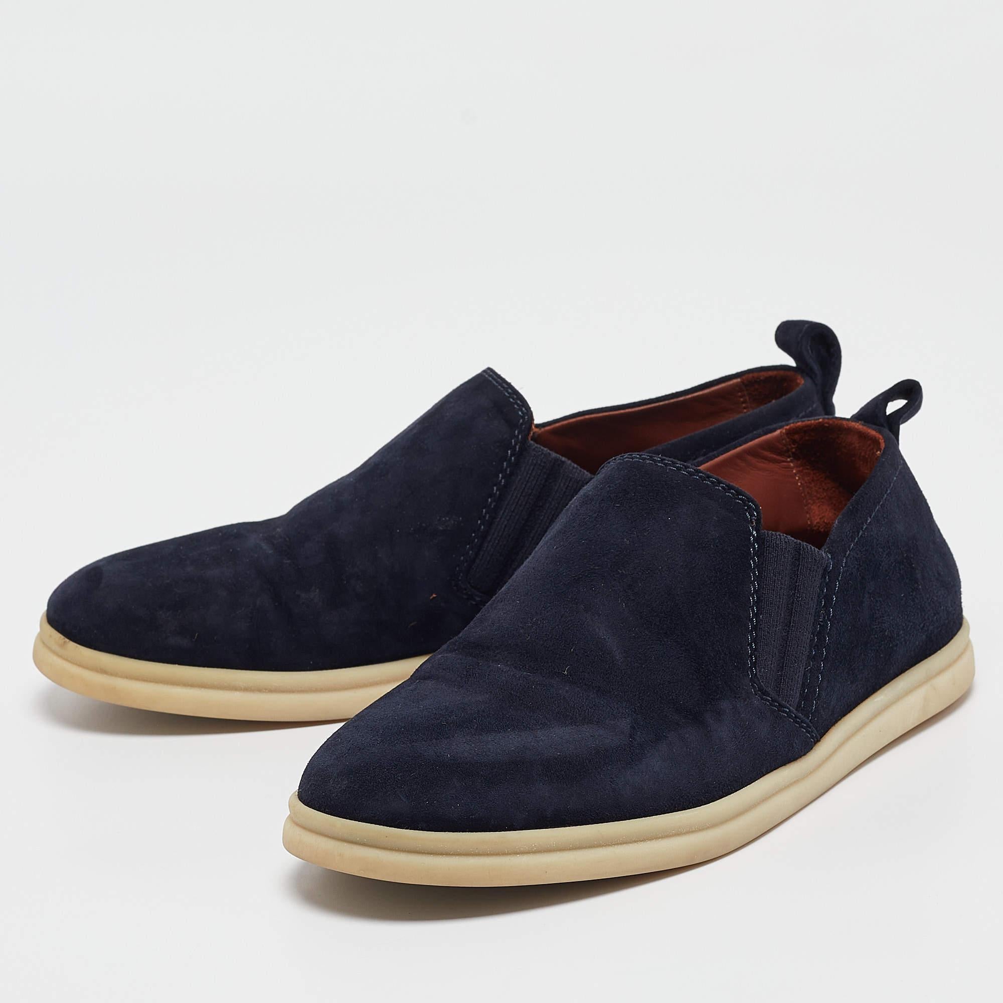 Per completare alla perfezione il tuo abbigliamento, ti proponiamo questo paio di mocassini che non parlano d'altro che di stile. Le scarpe sono state realizzate con maestria e sono progettate per essere facili da indossare. Sono la scelta giusta