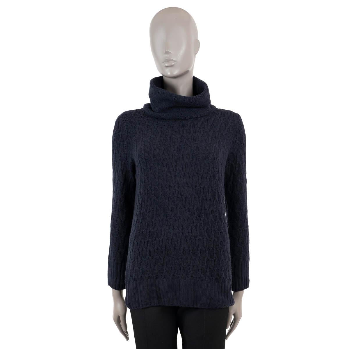 LORO PIANA navy blue VICUNA CABLE KNIT TURTLENECK Sweater 40 S In Excellent Condition For Sale In Zürich, CH